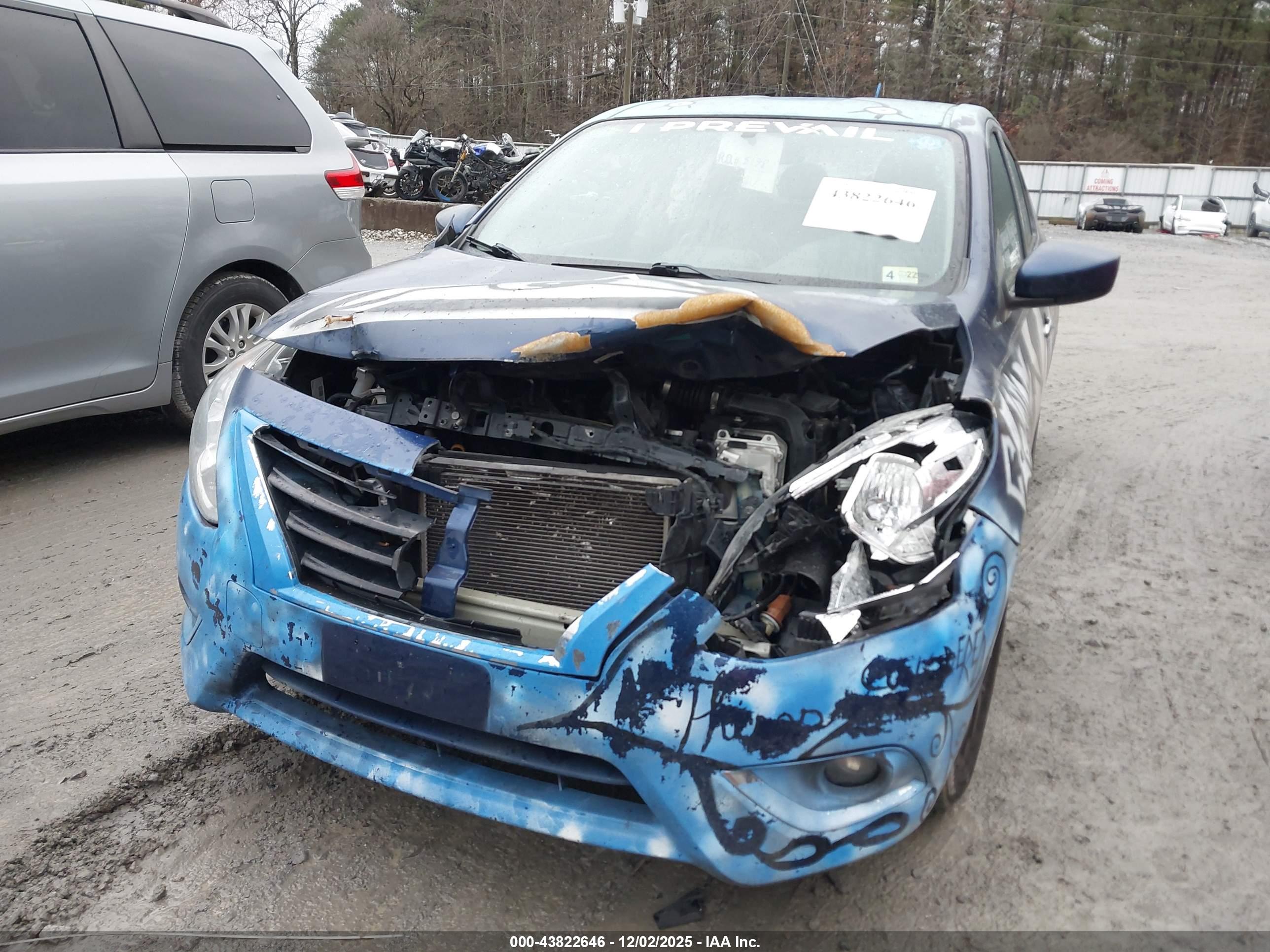 NISSAN VERSA image 6