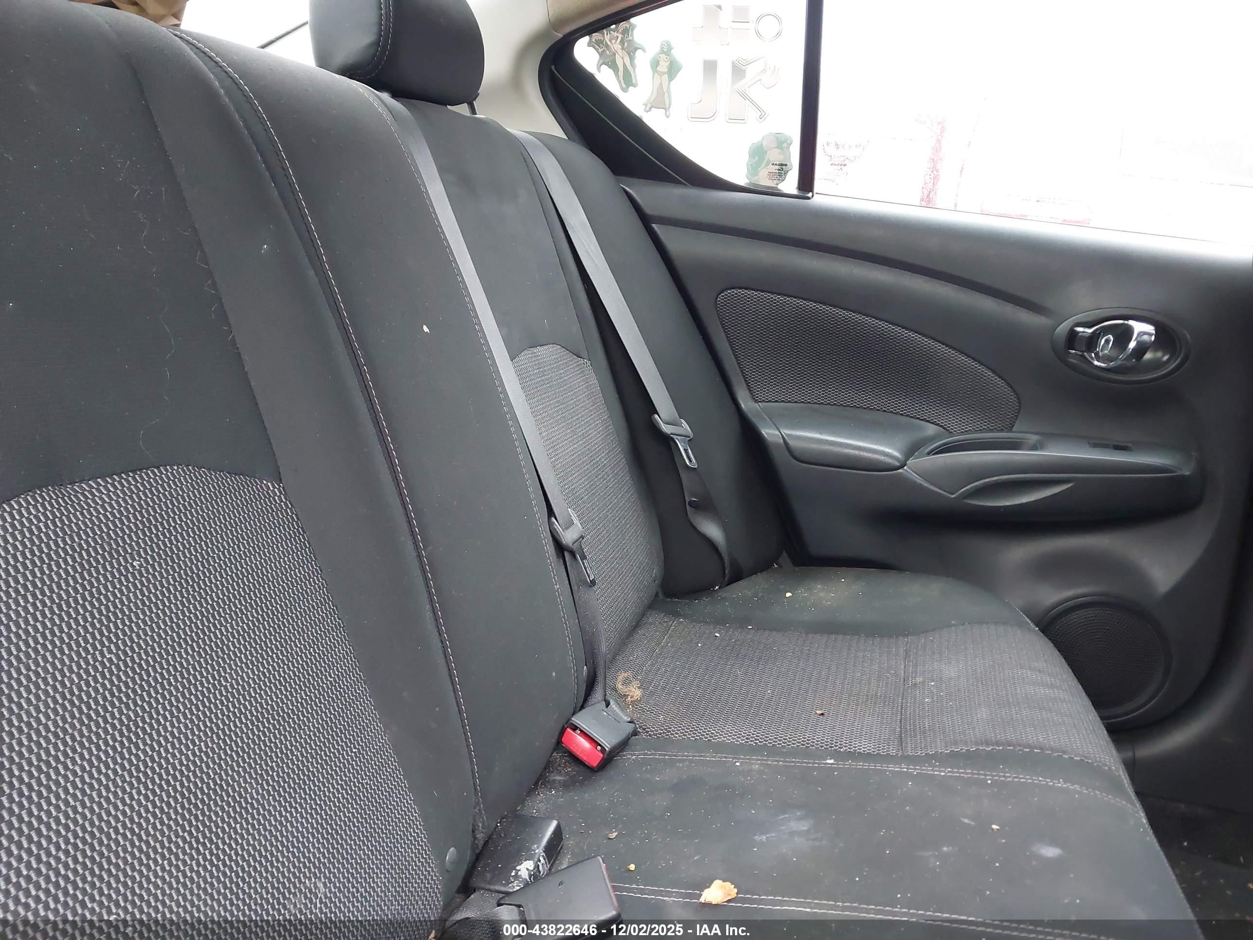 NISSAN VERSA image 8