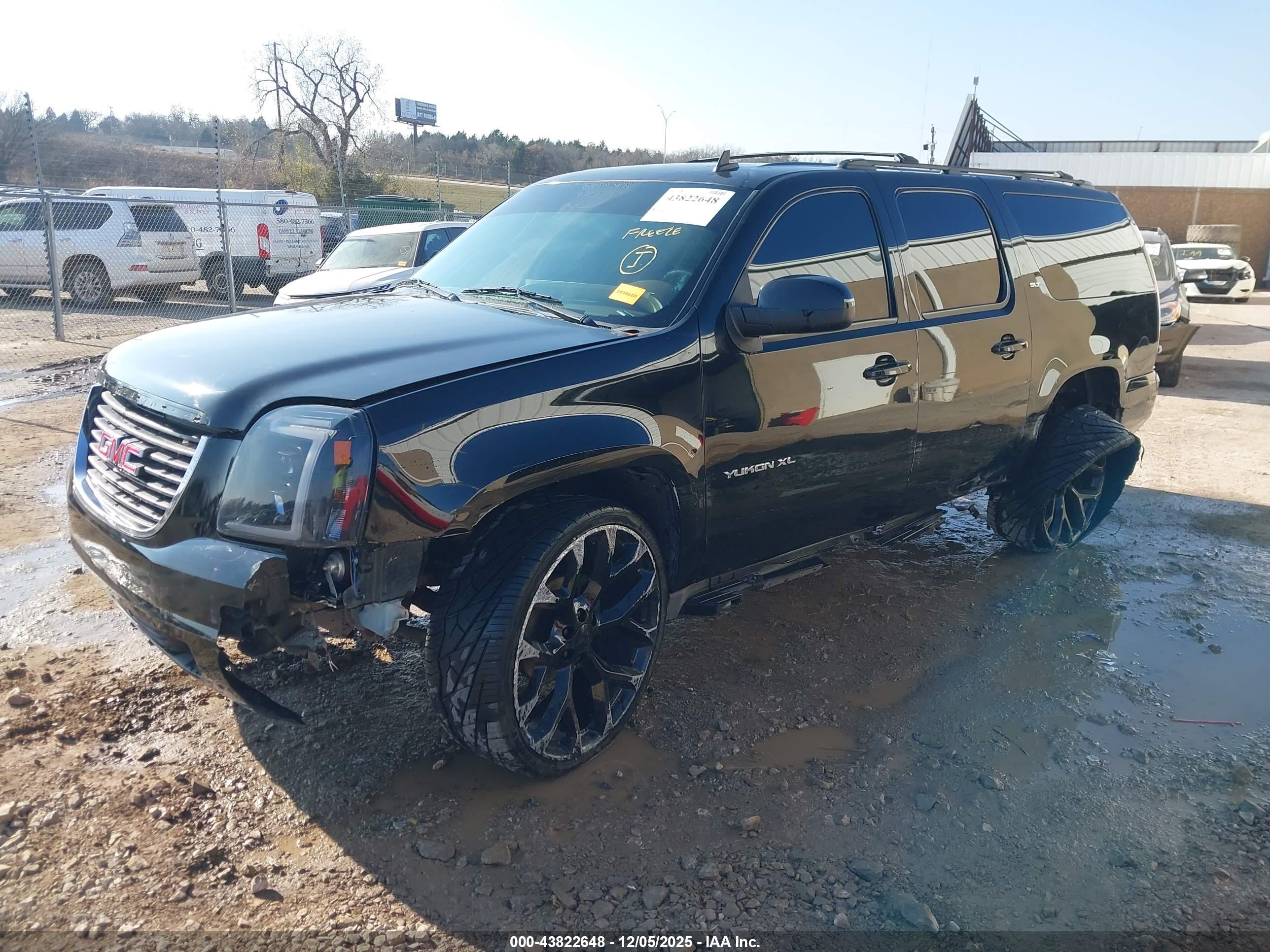 GMC YUKON image 2
