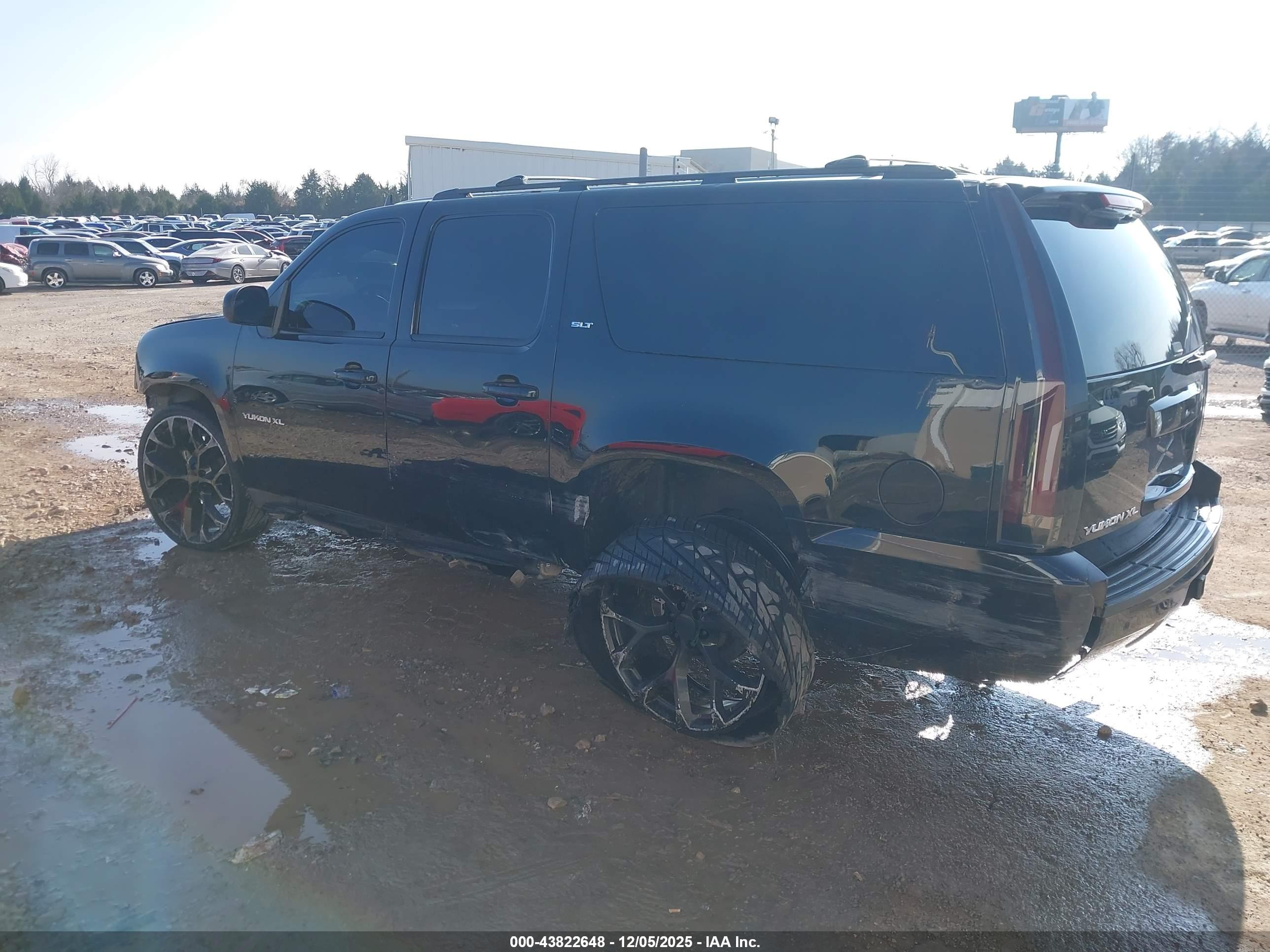 GMC YUKON image 3
