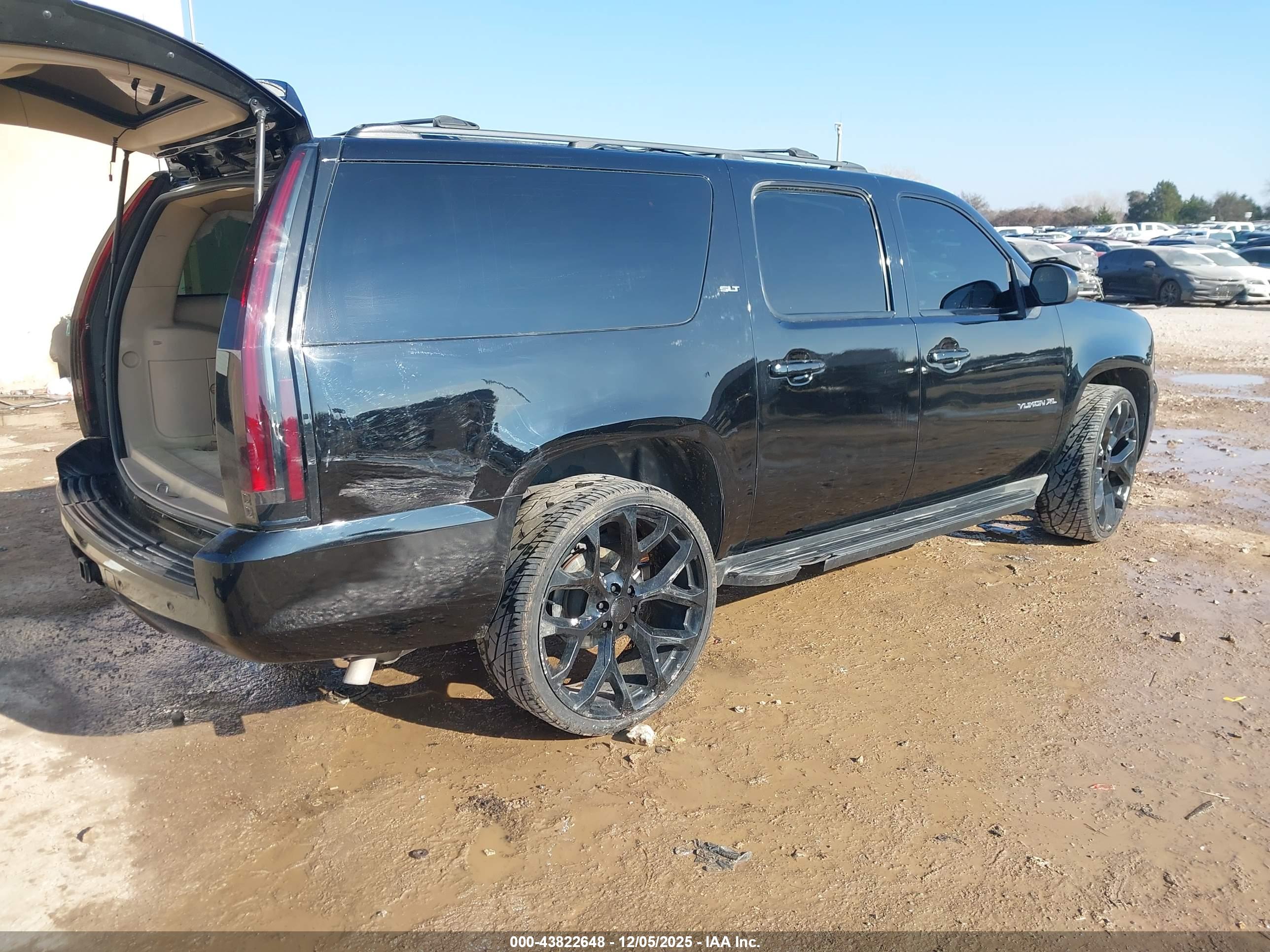 GMC YUKON image 4