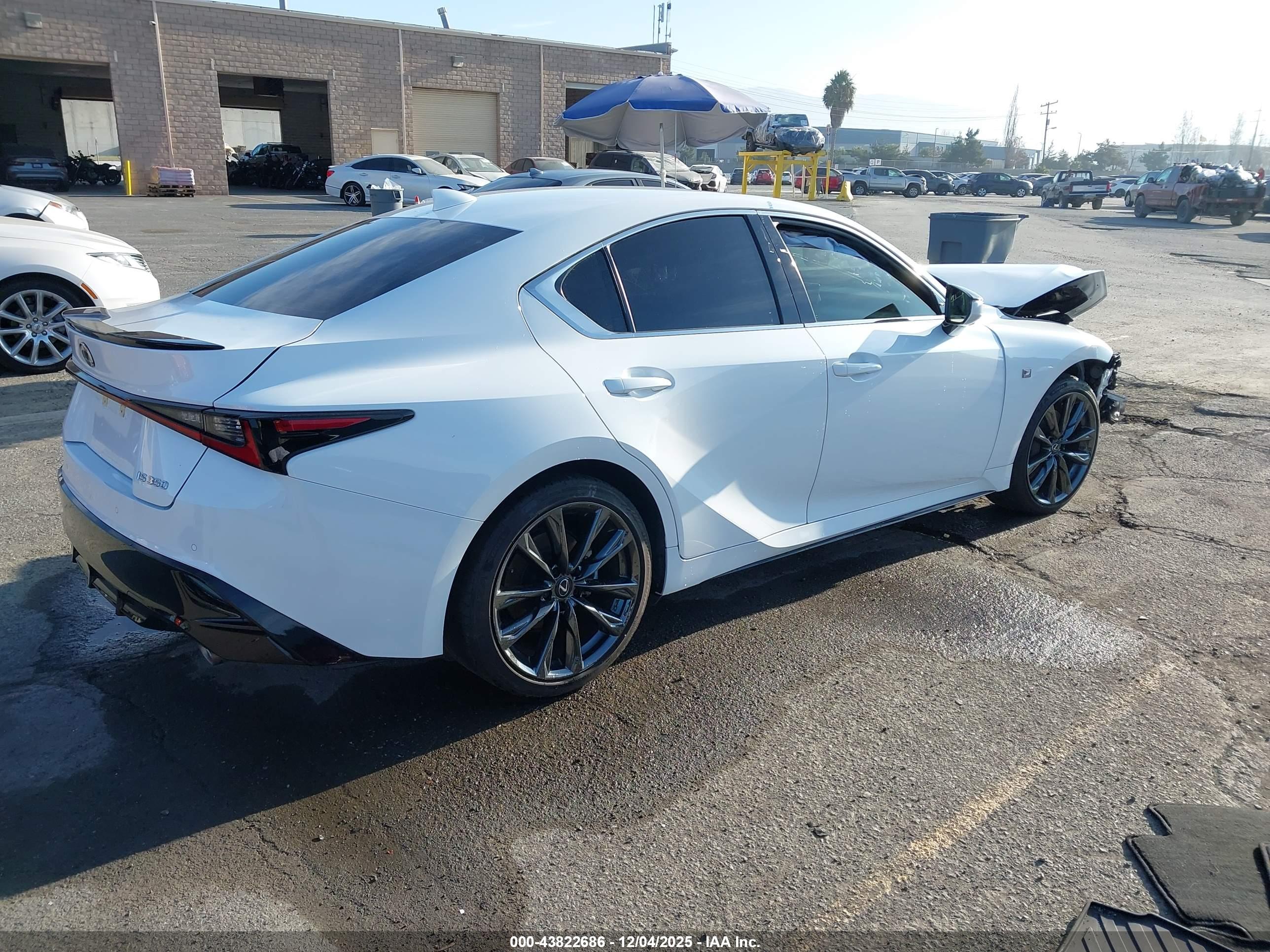 LEXUS IS image 4