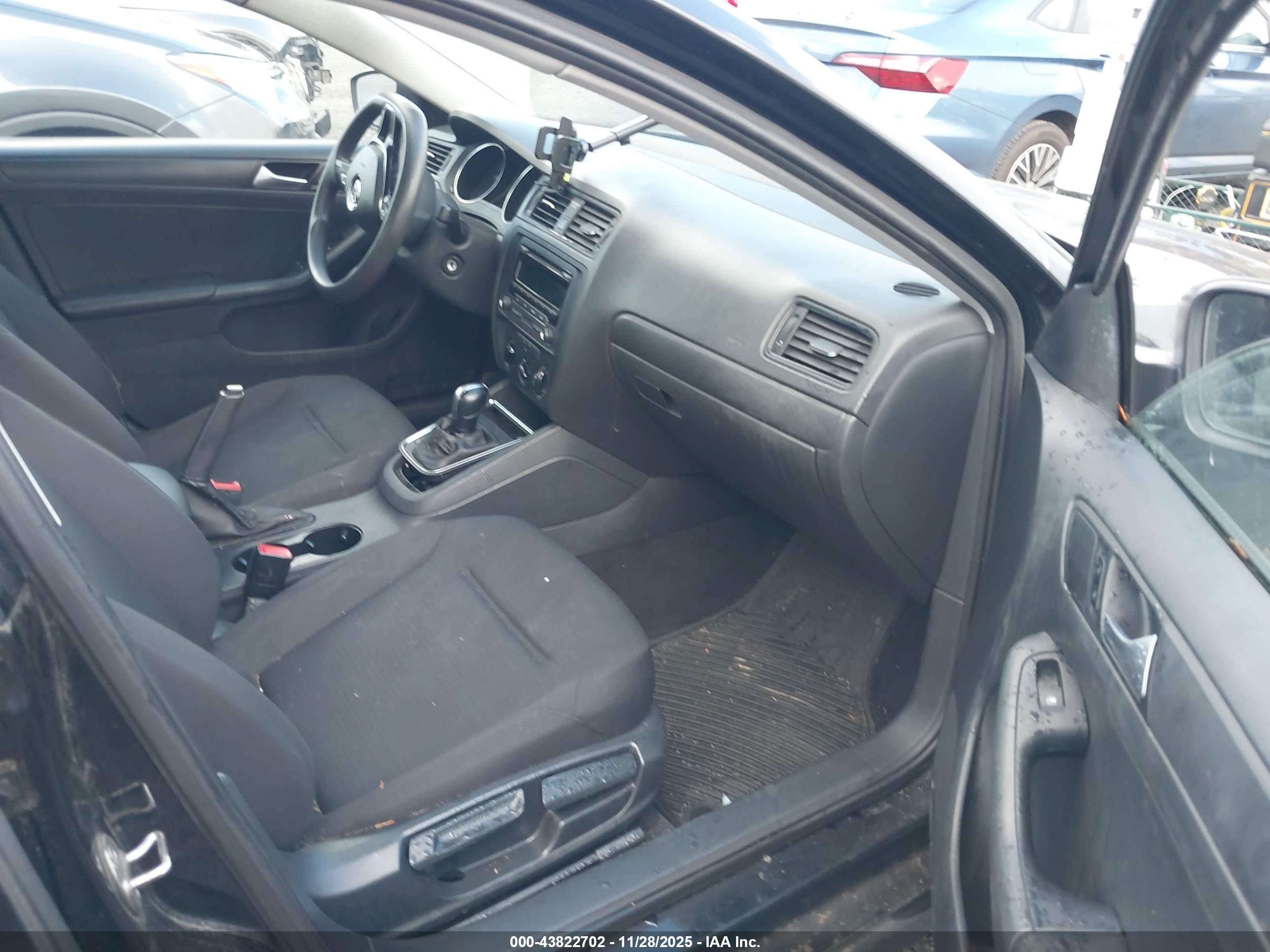 VOLKSWAGEN JETTA image 5