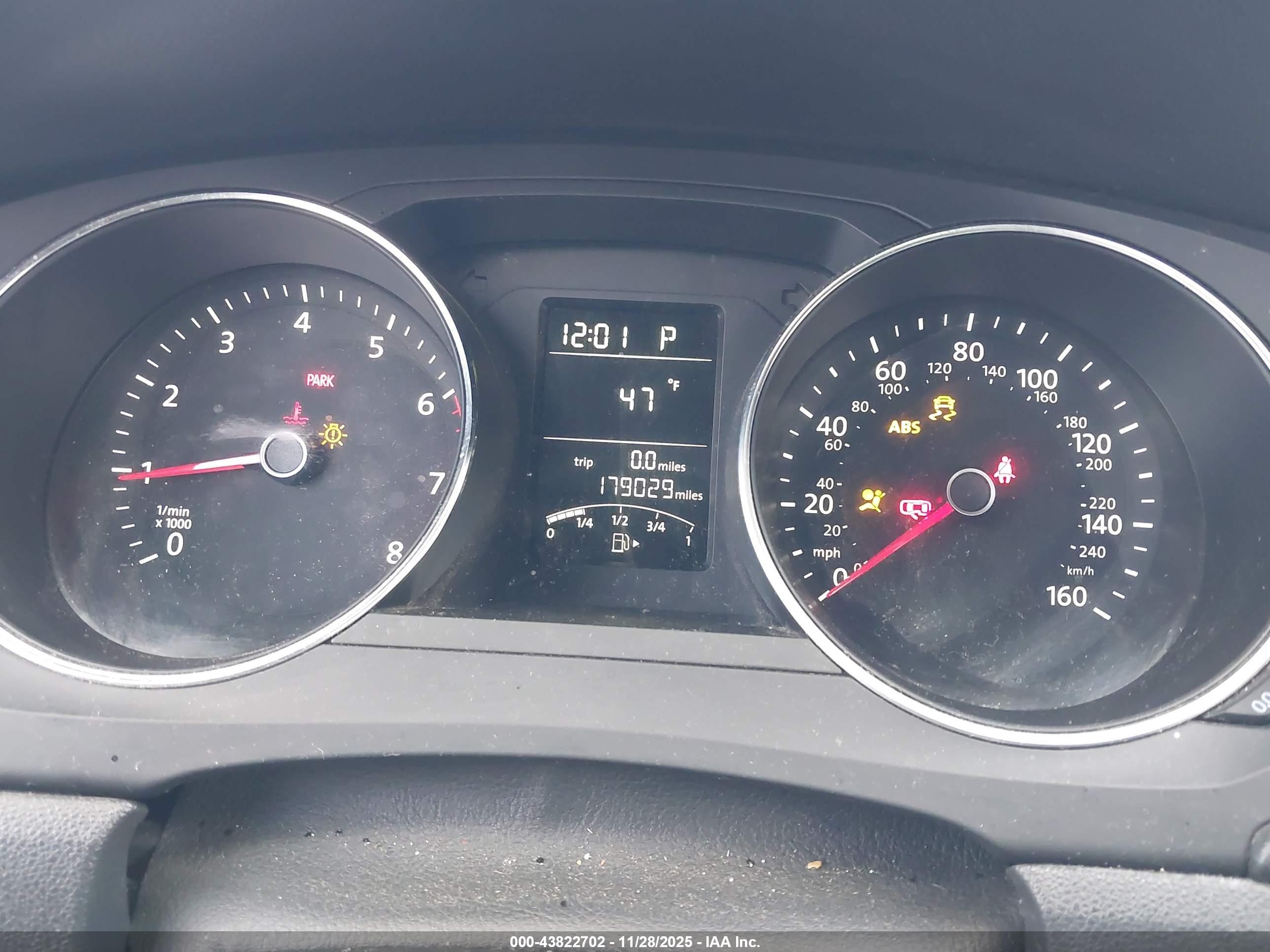 VOLKSWAGEN JETTA image 7