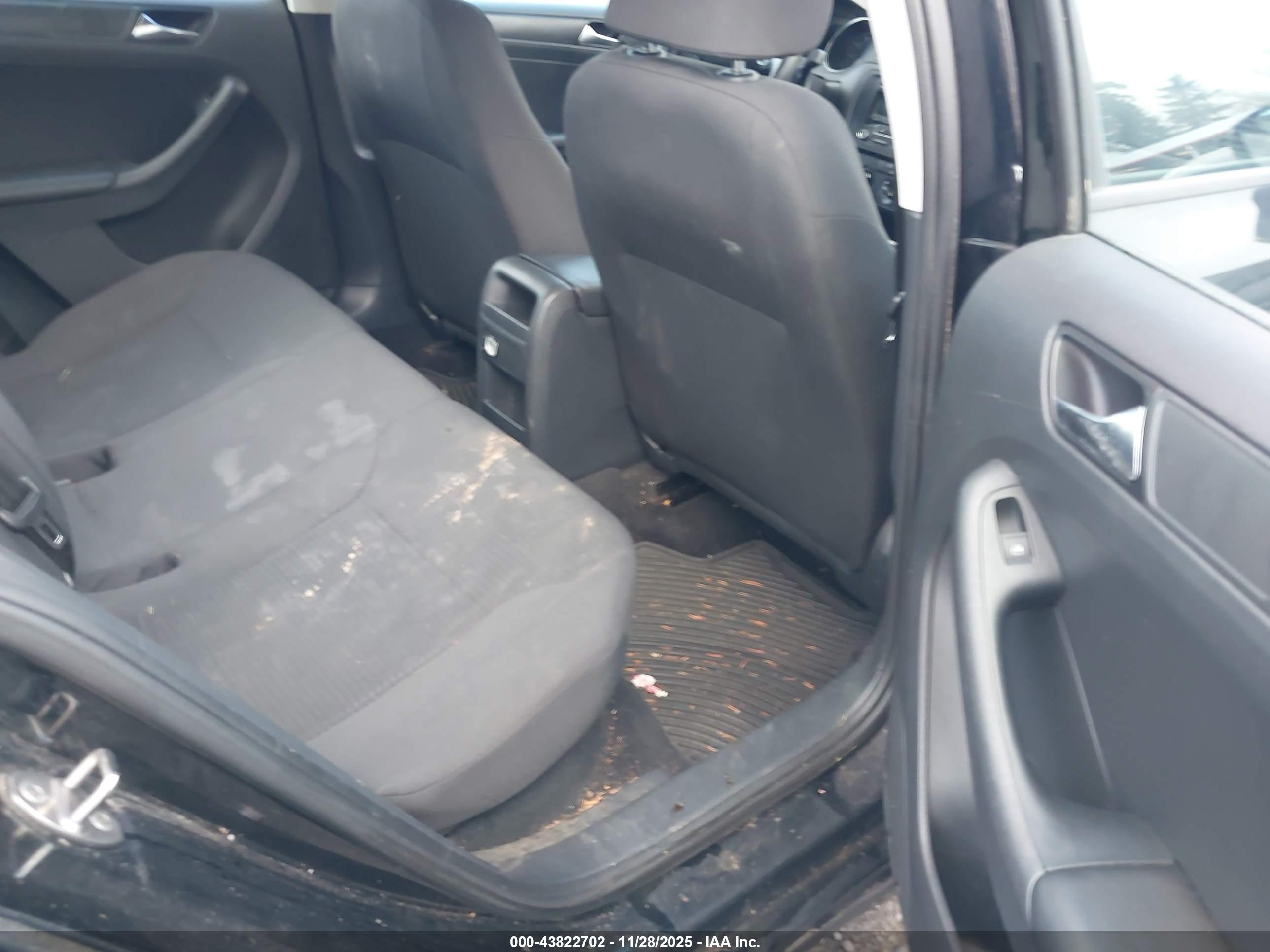 VOLKSWAGEN JETTA image 8