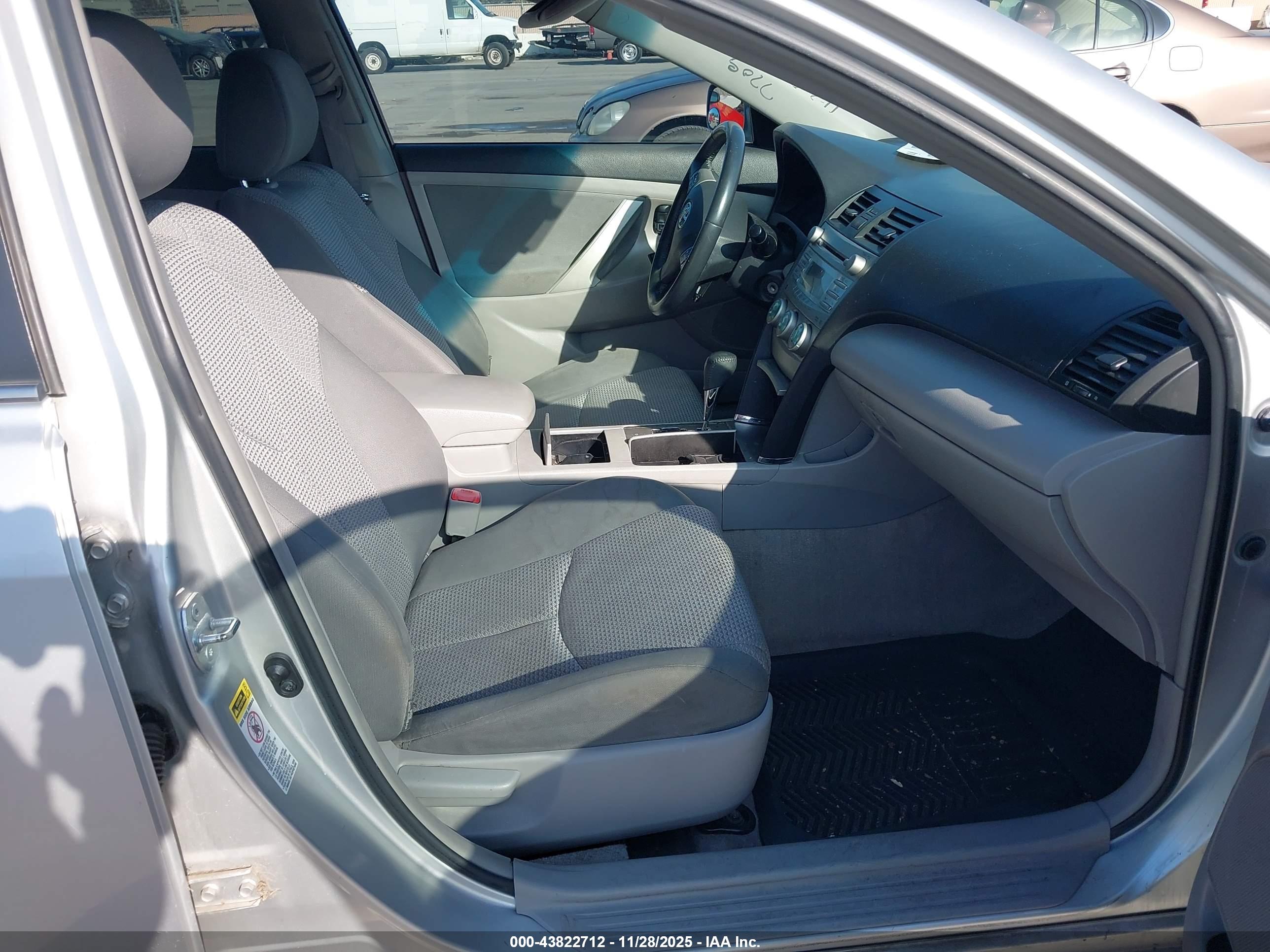 TOYOTA CAMRY image 5
