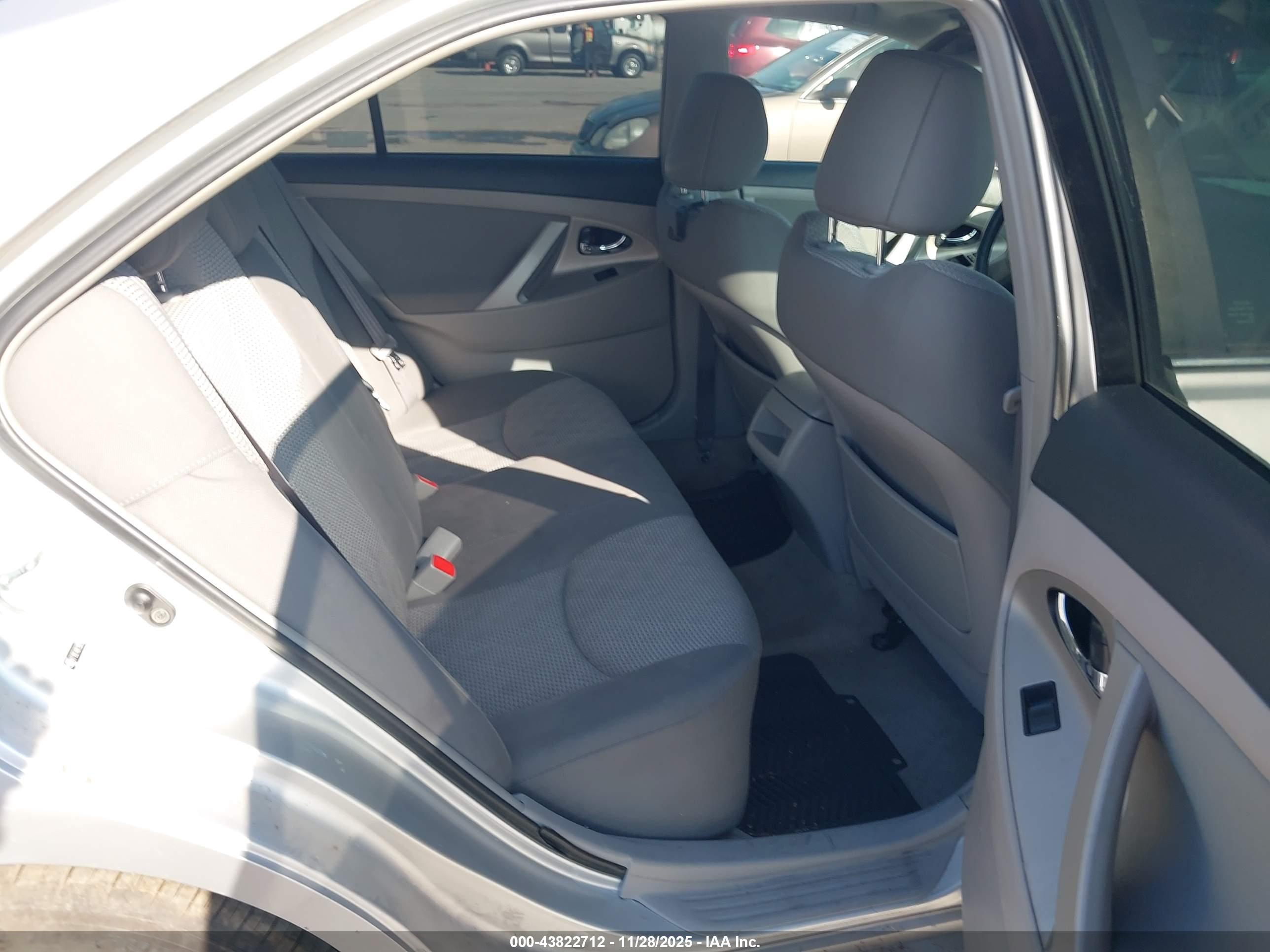 TOYOTA CAMRY image 8