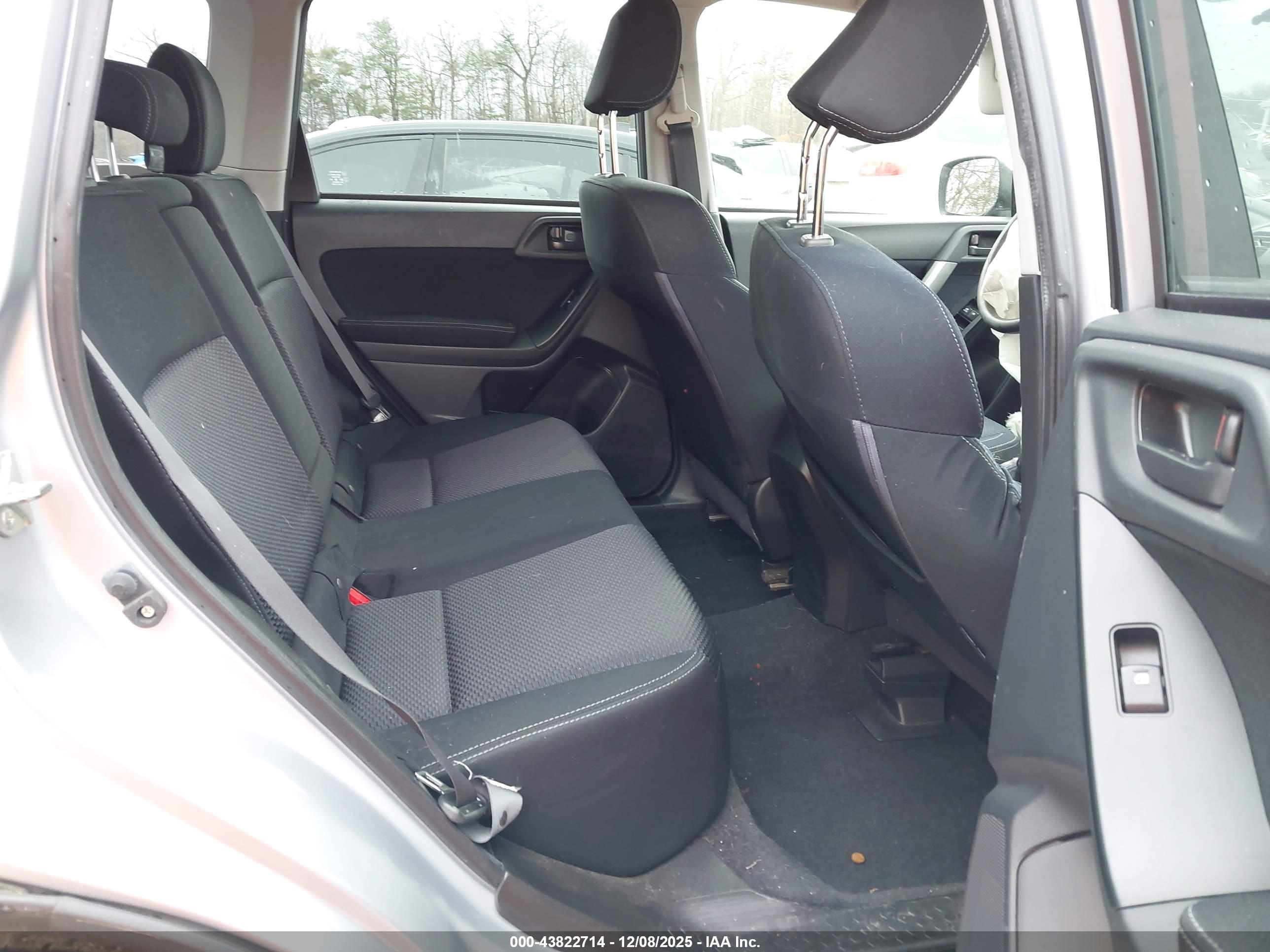 SUBARU FORESTER image 8