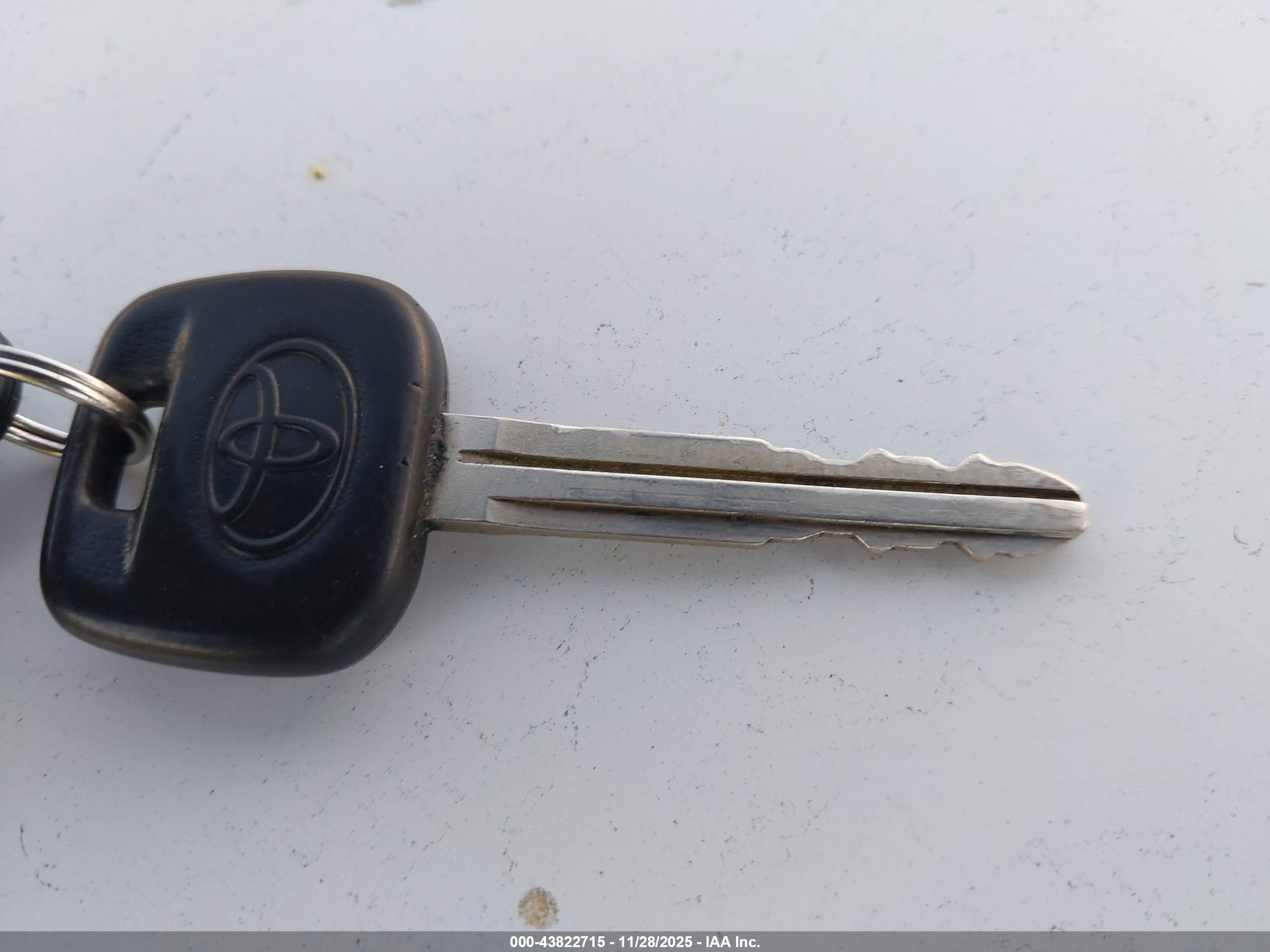TOYOTA CAMRY image 11