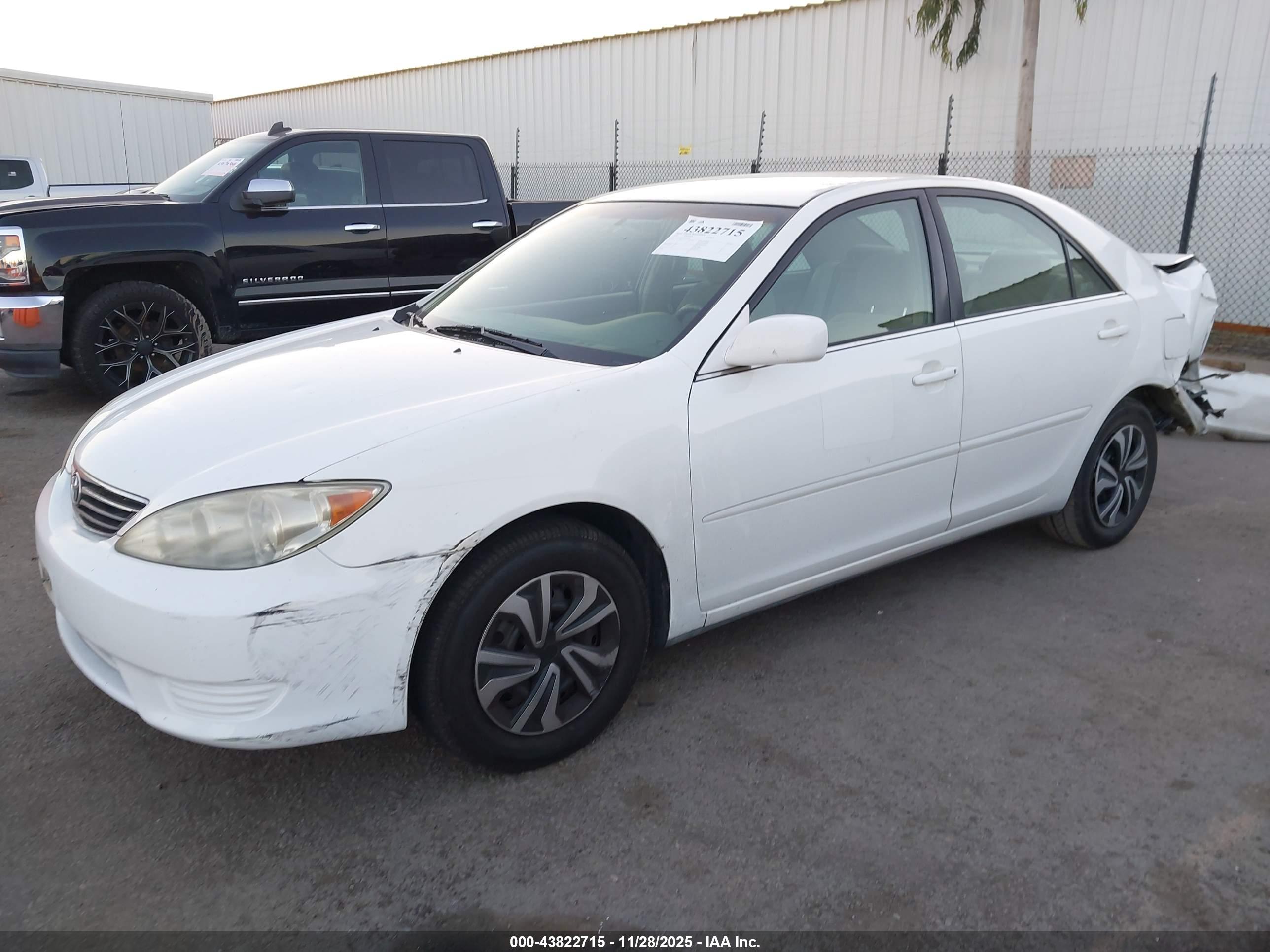 TOYOTA CAMRY image 2