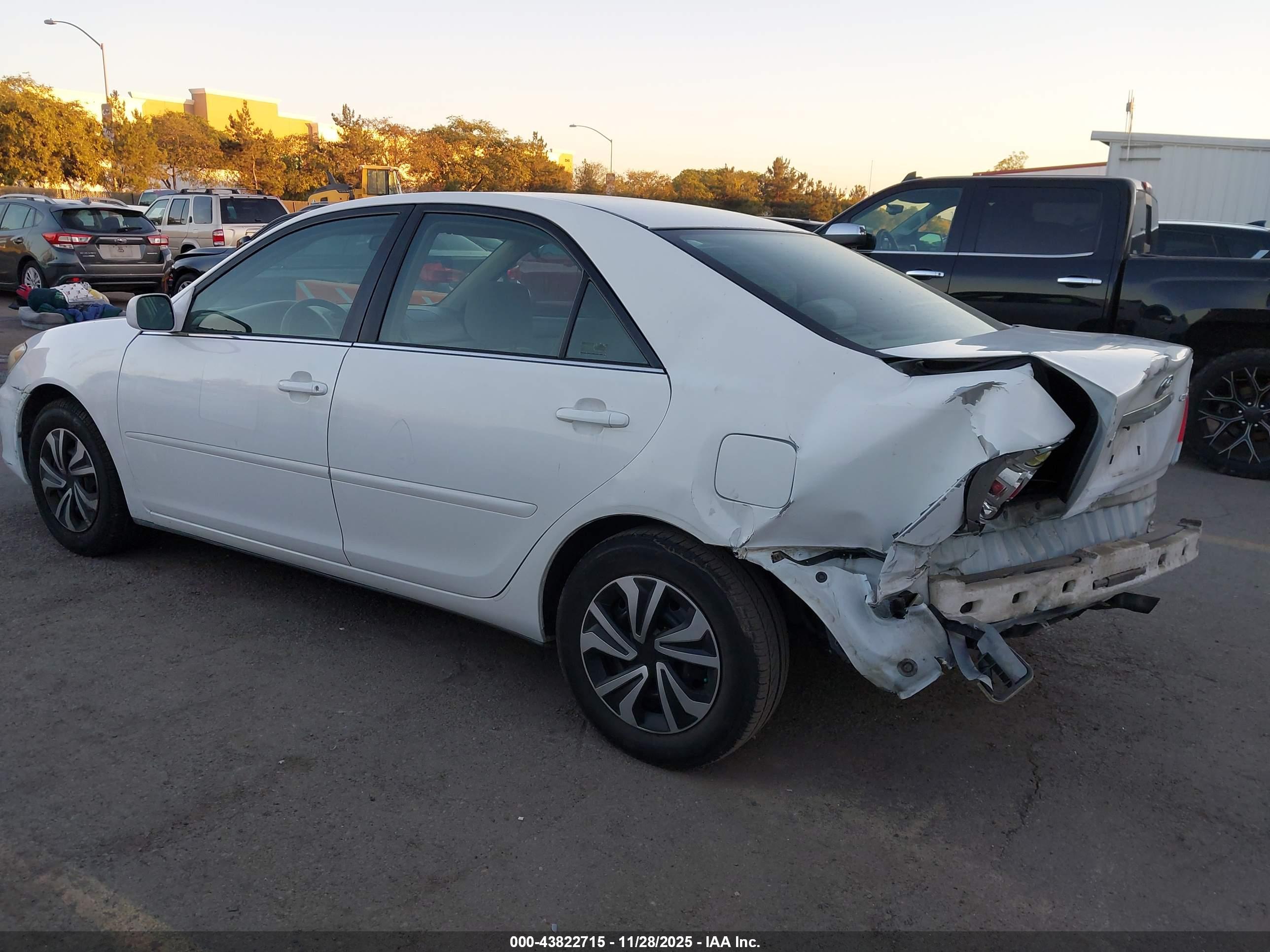 TOYOTA CAMRY image 3