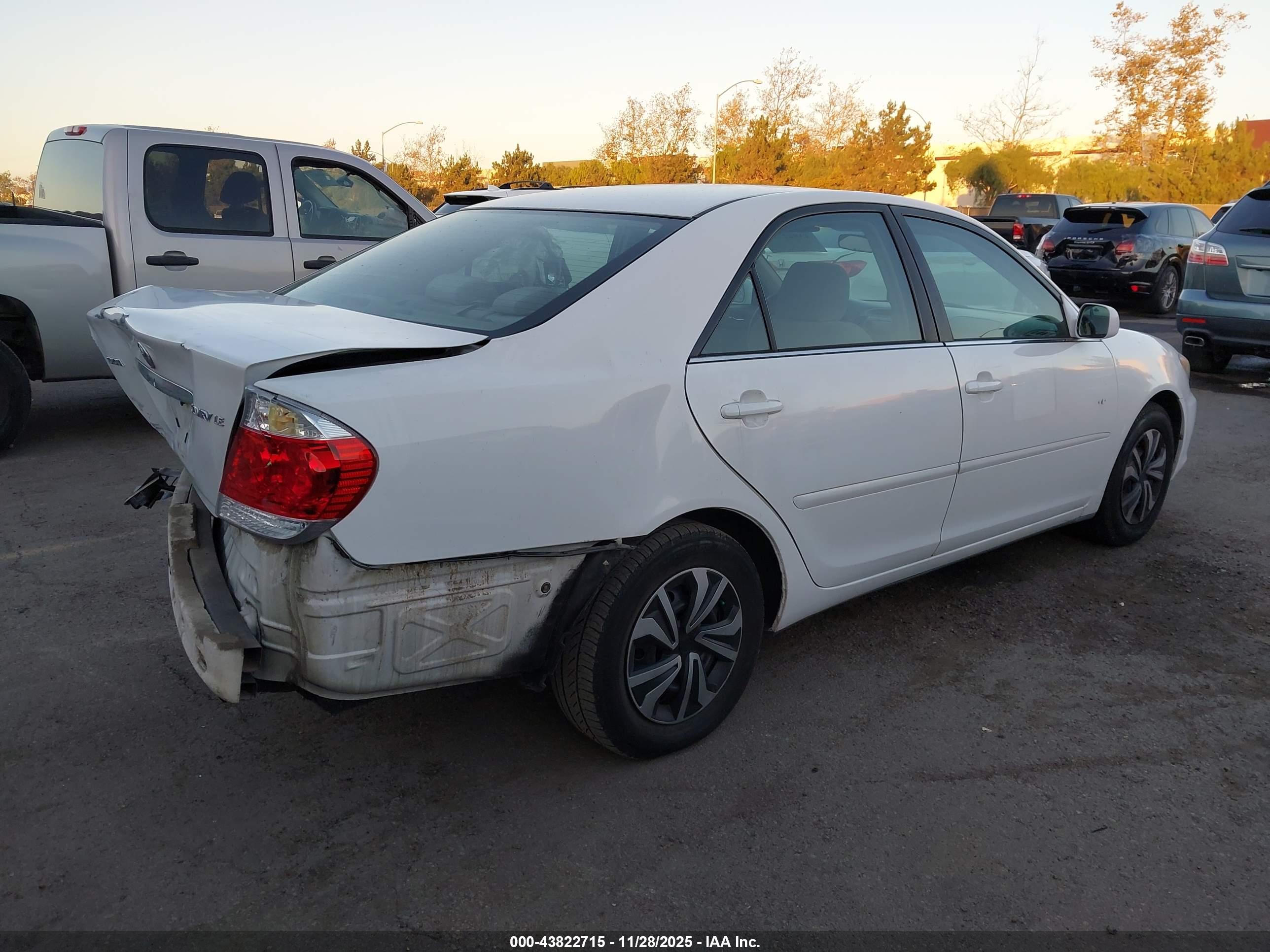 TOYOTA CAMRY image 4