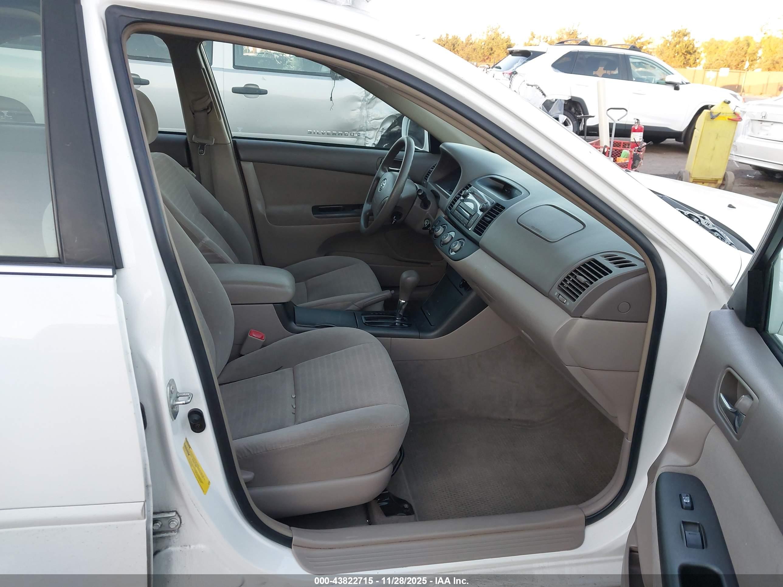 TOYOTA CAMRY image 5
