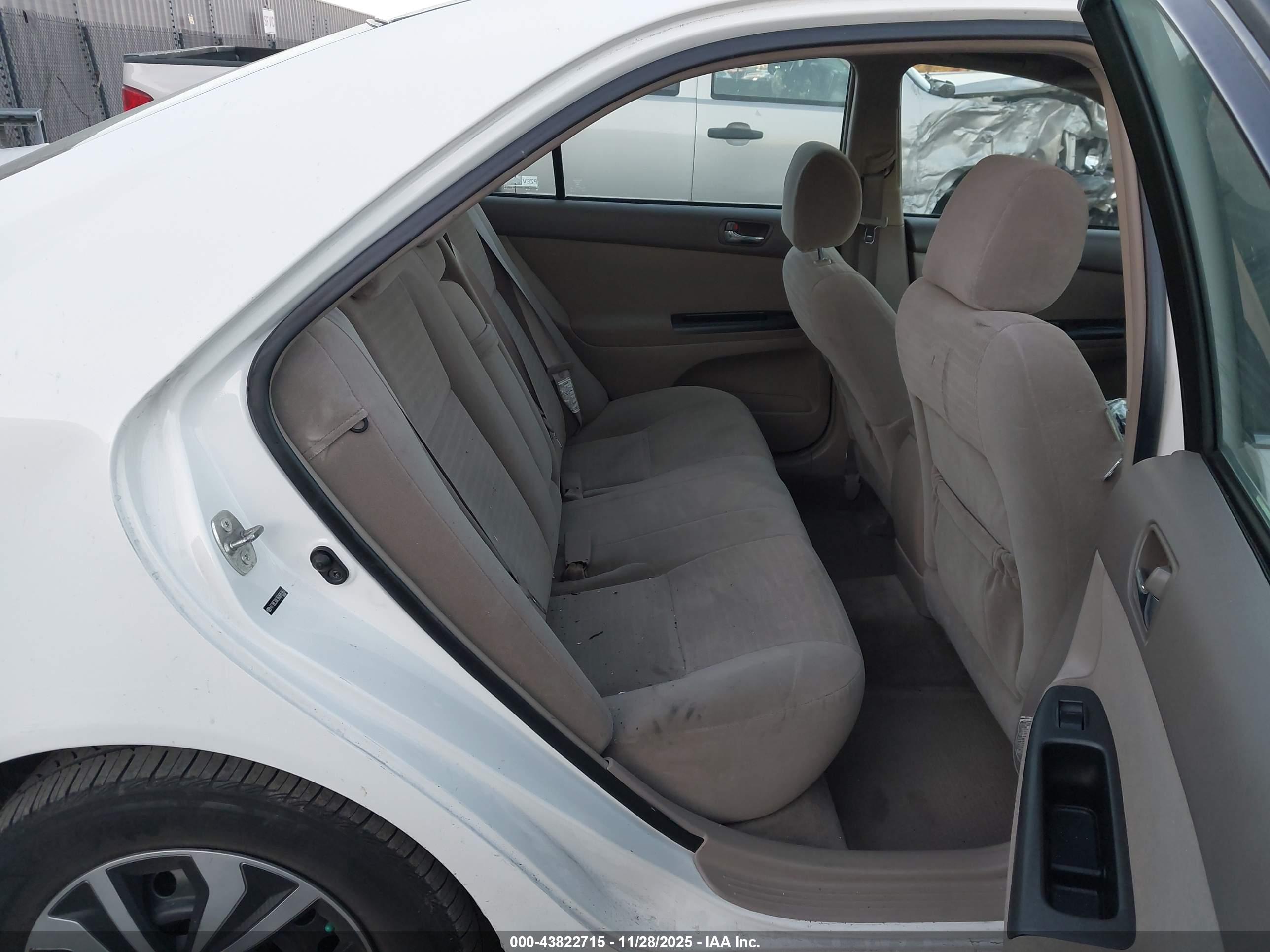 TOYOTA CAMRY image 8