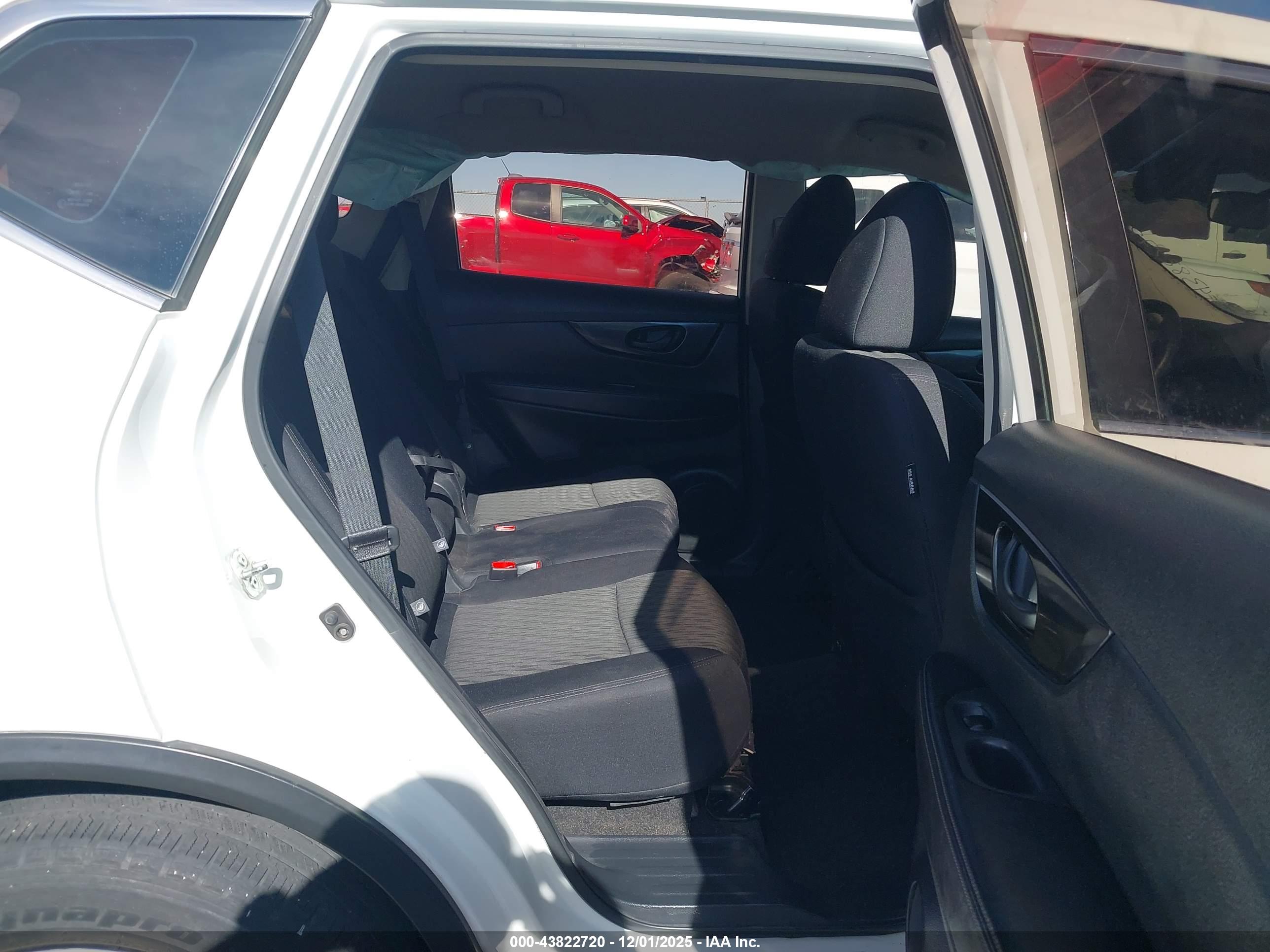 NISSAN ROGUE image 8