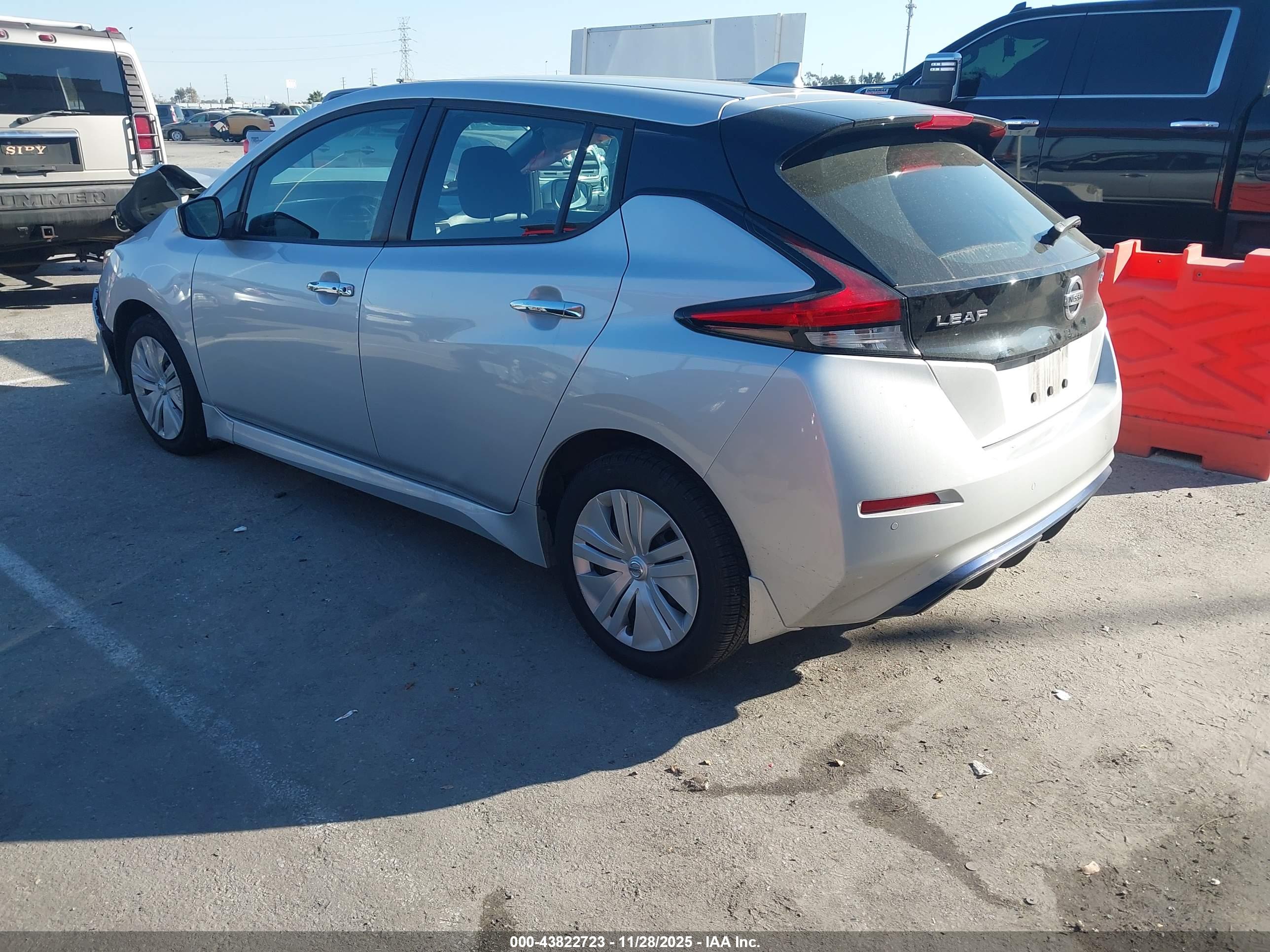 NISSAN LEAF image 3