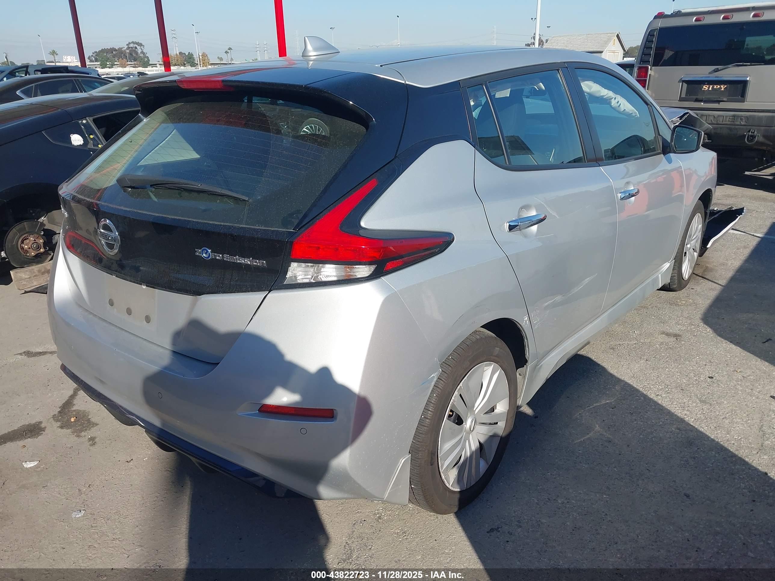 NISSAN LEAF image 4