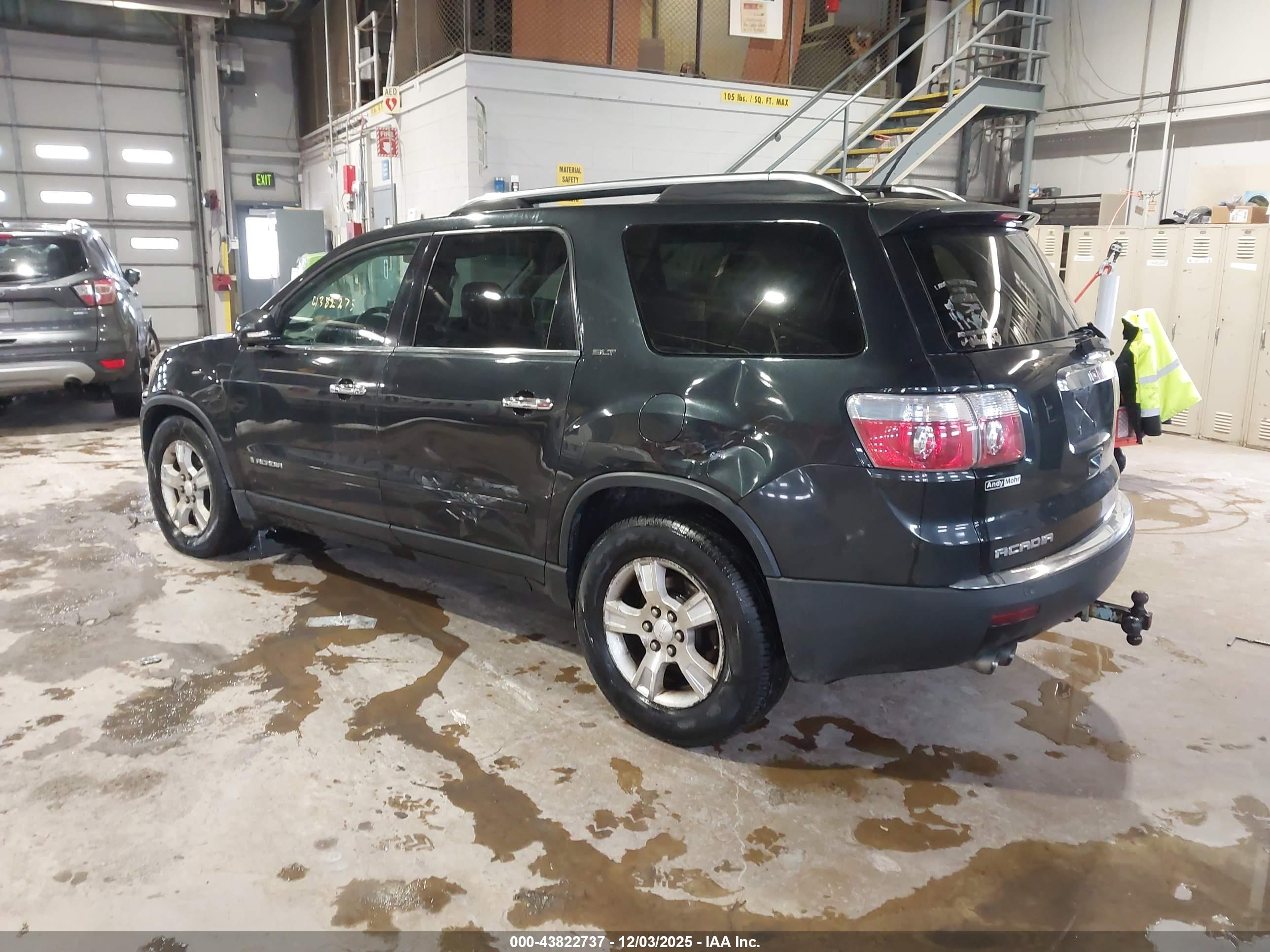 GMC ACADIA image 3