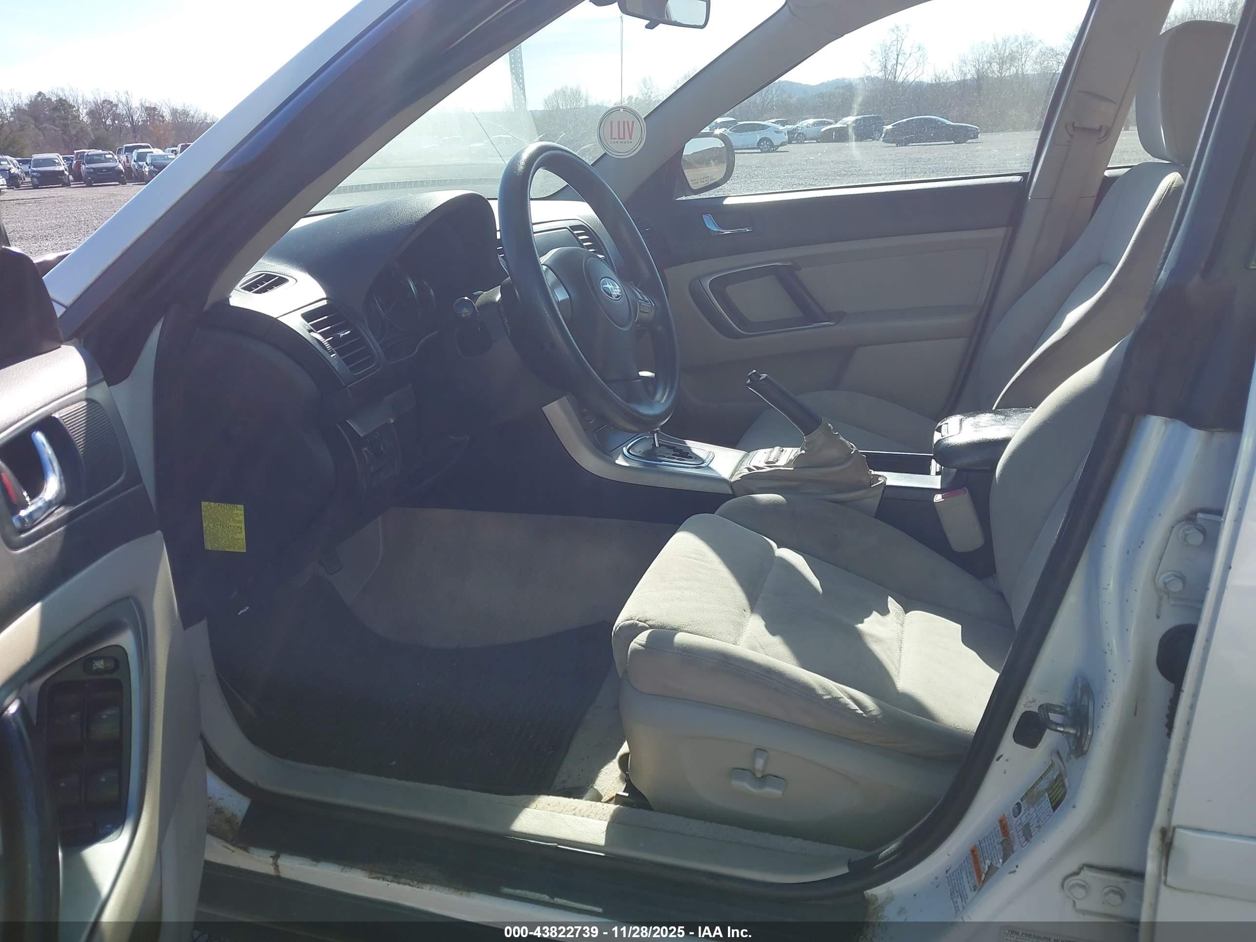 SUBARU OUTBACK image 5