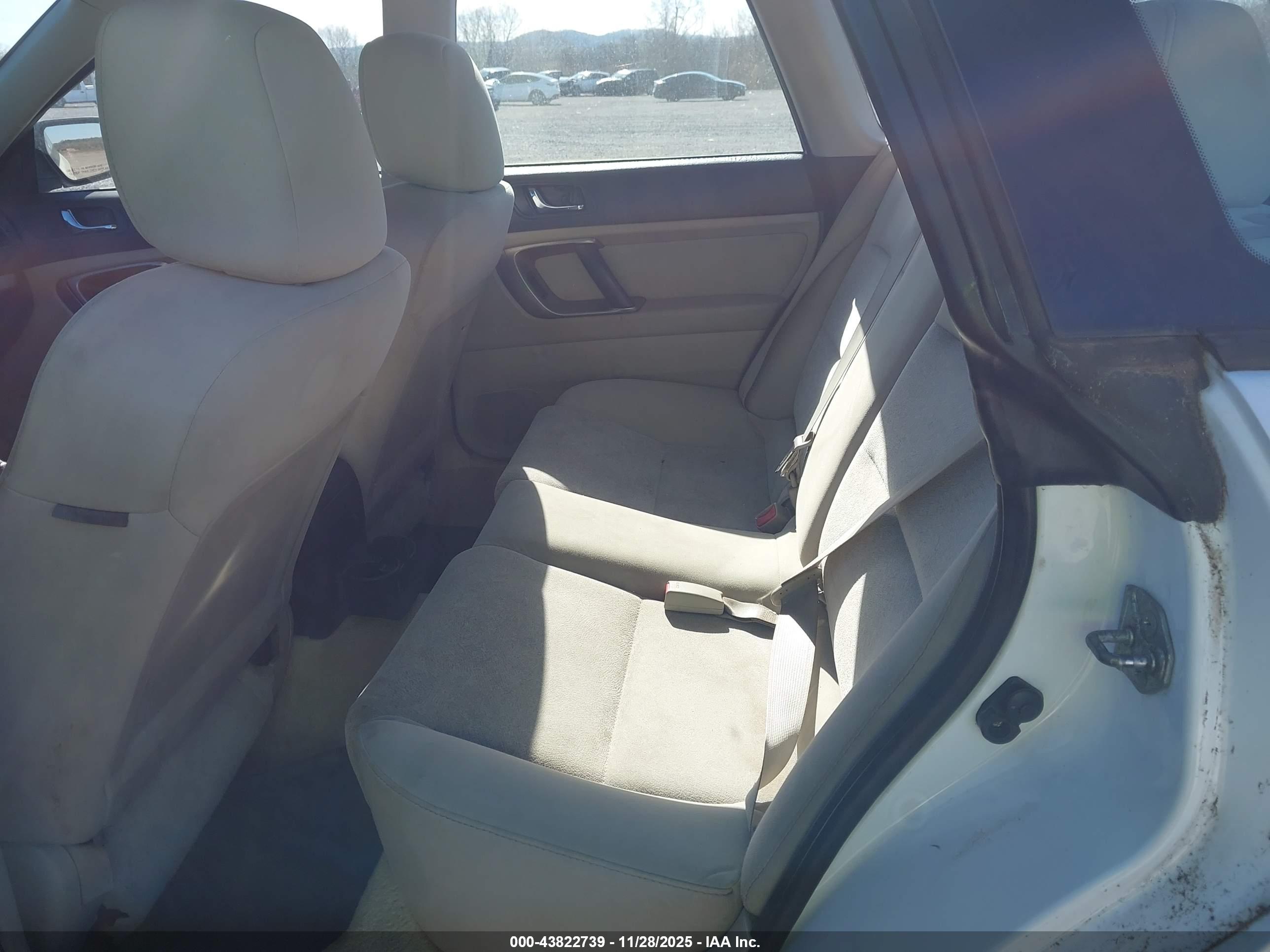SUBARU OUTBACK image 8