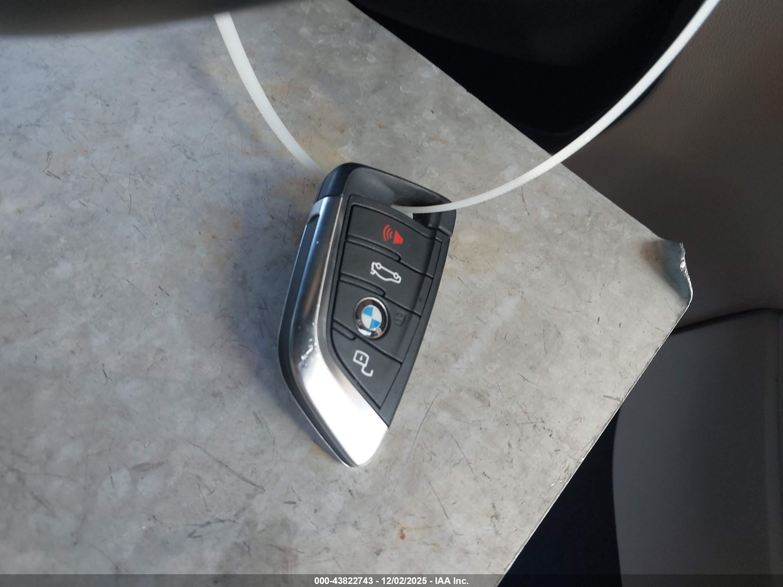 BMW I4 image 11