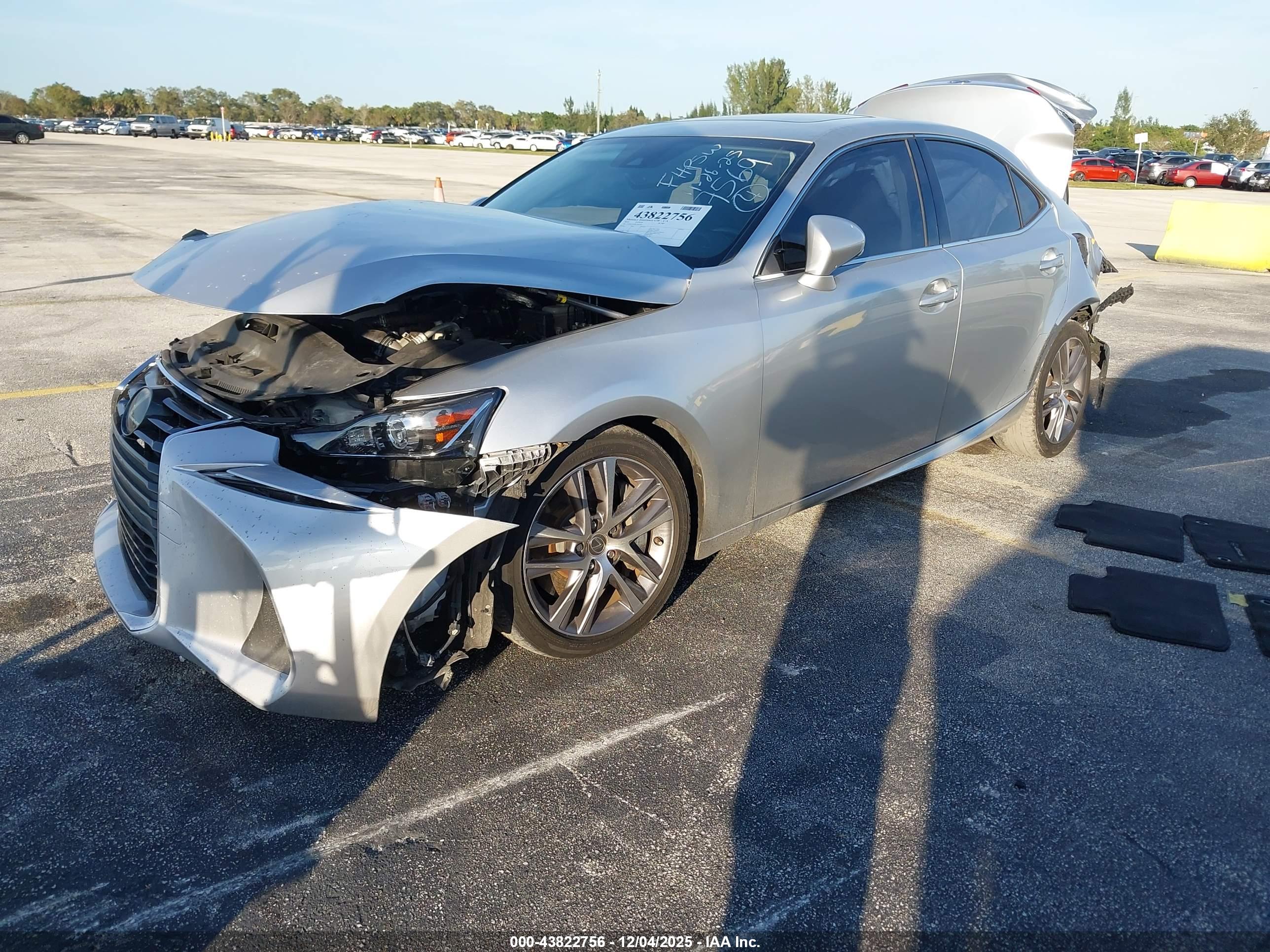 LEXUS IS image 2