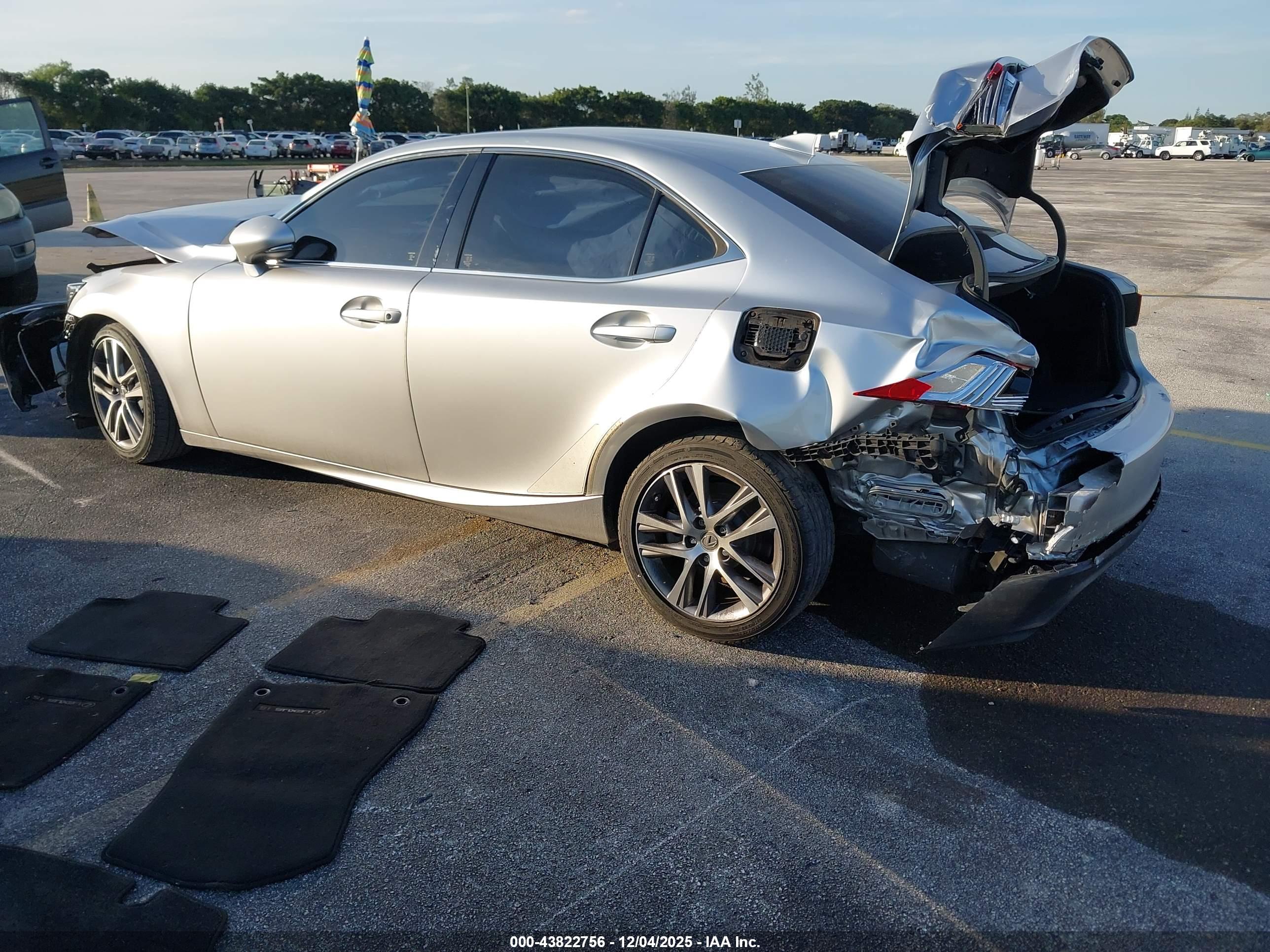 LEXUS IS image 3