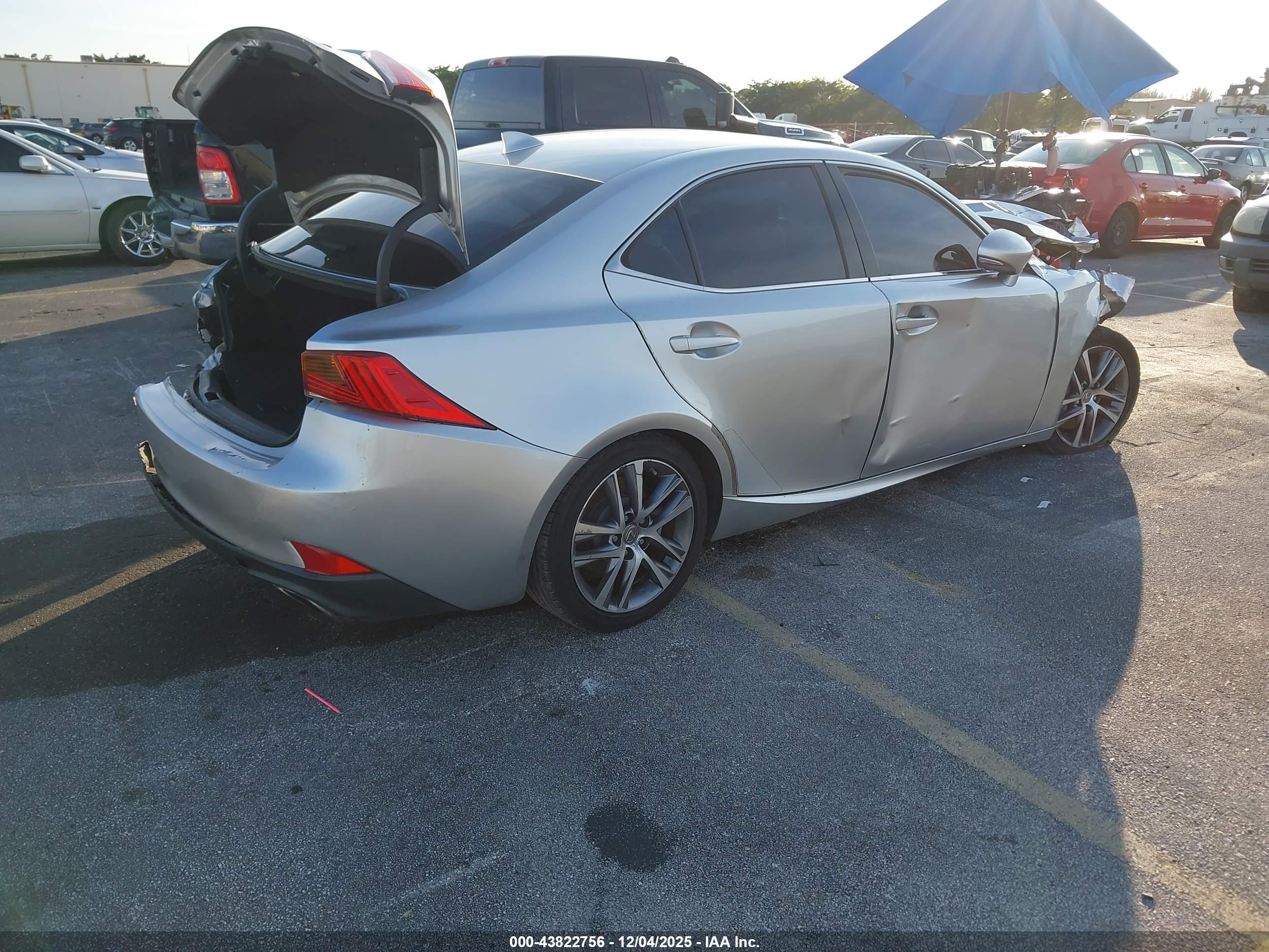 LEXUS IS image 4