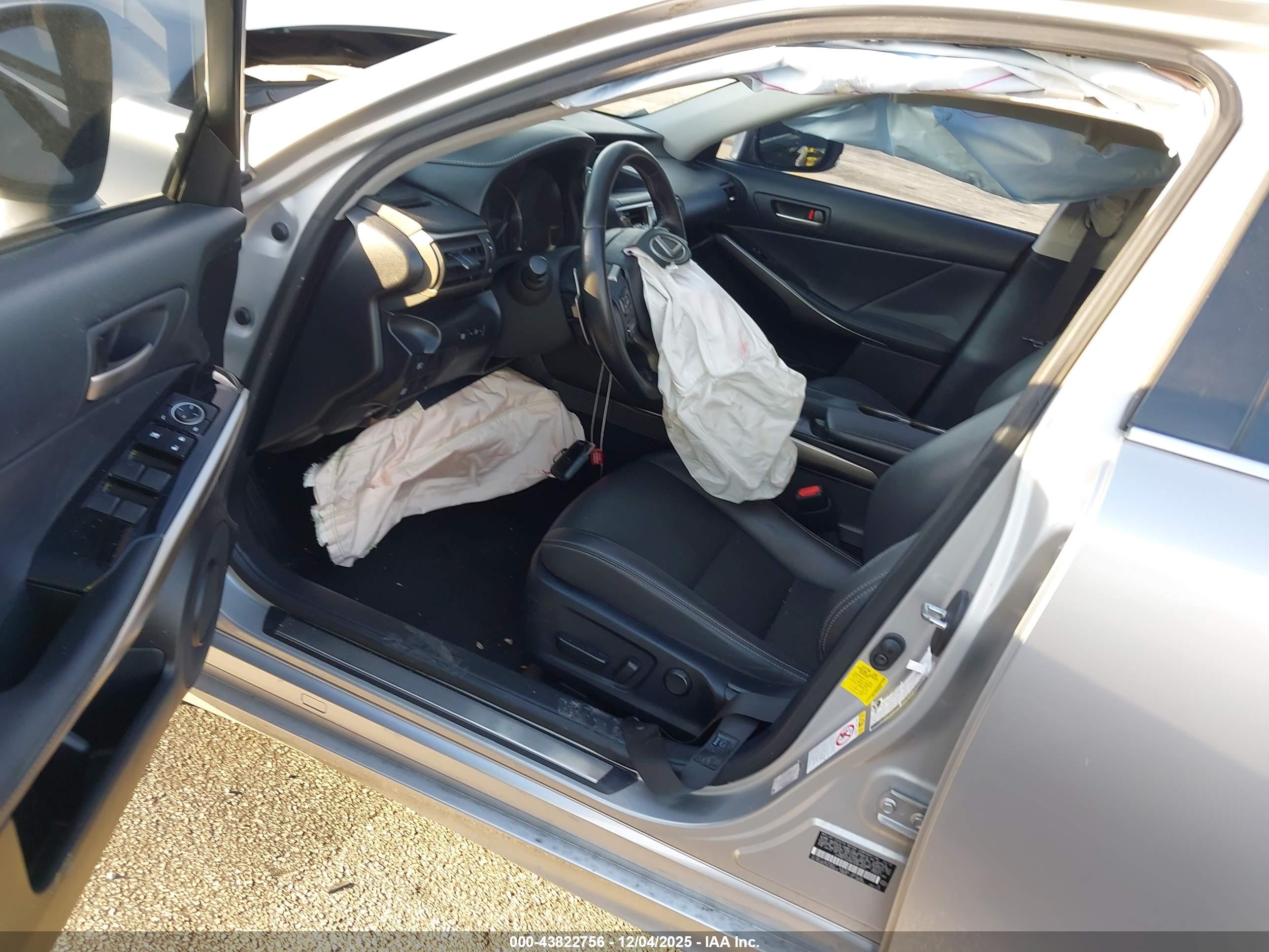 LEXUS IS image 5
