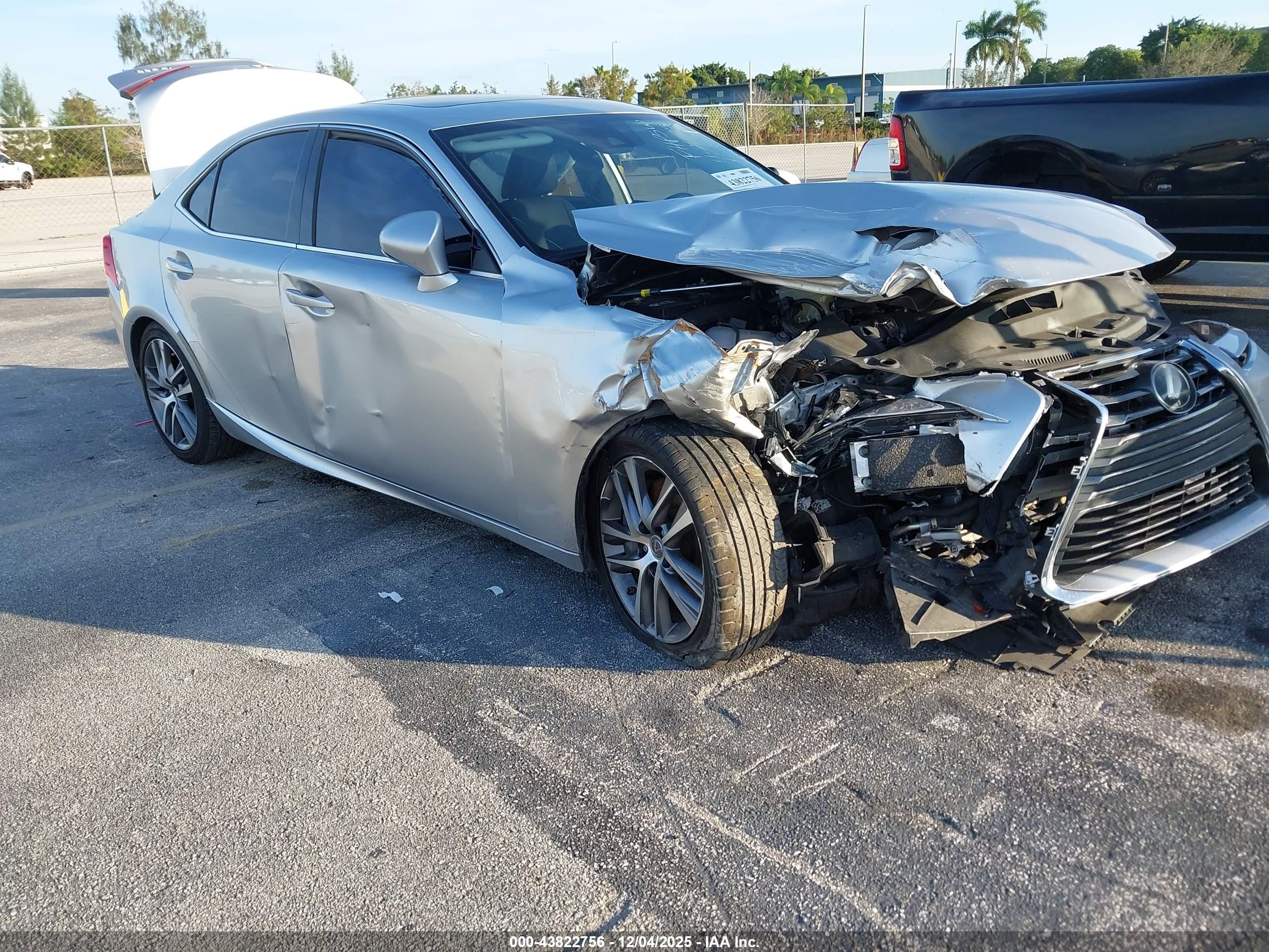 LEXUS IS image 6