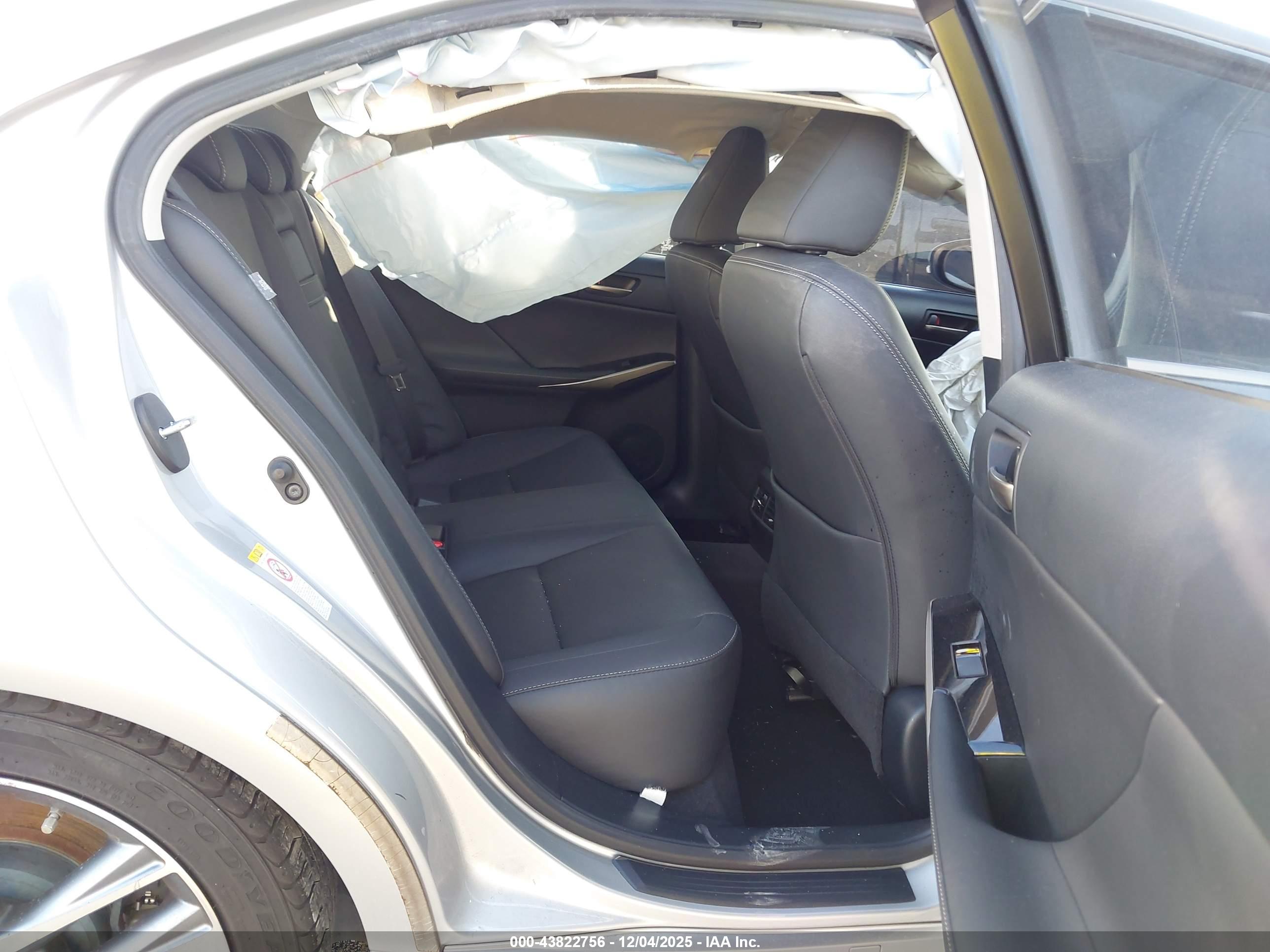 LEXUS IS image 8