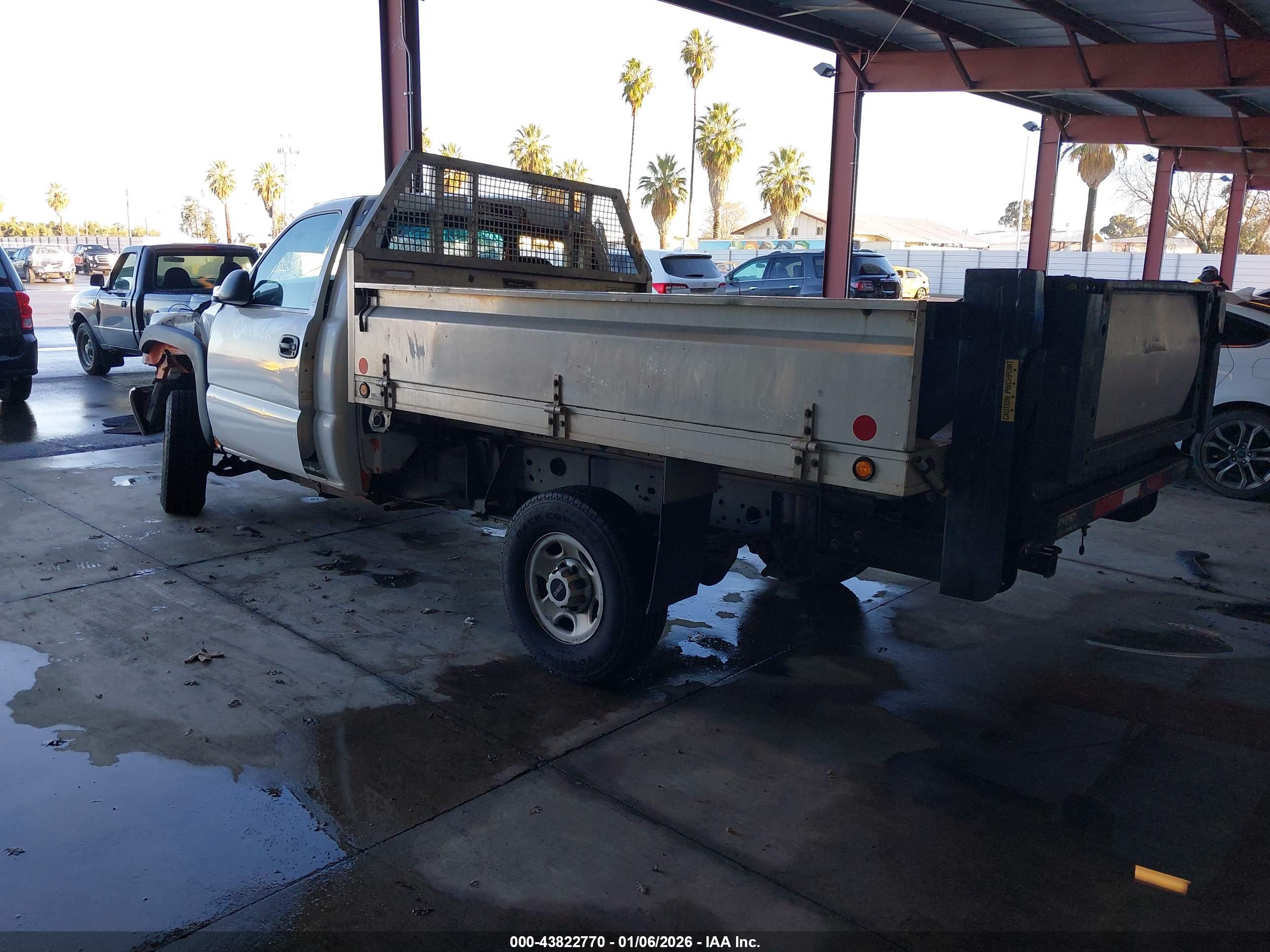 GMC SIERRA image 3