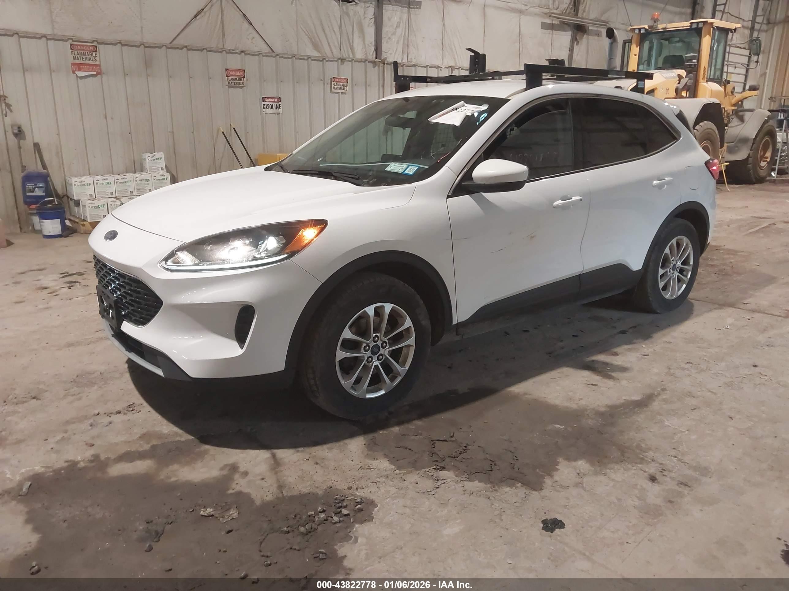 FORD ESCAPE image 2