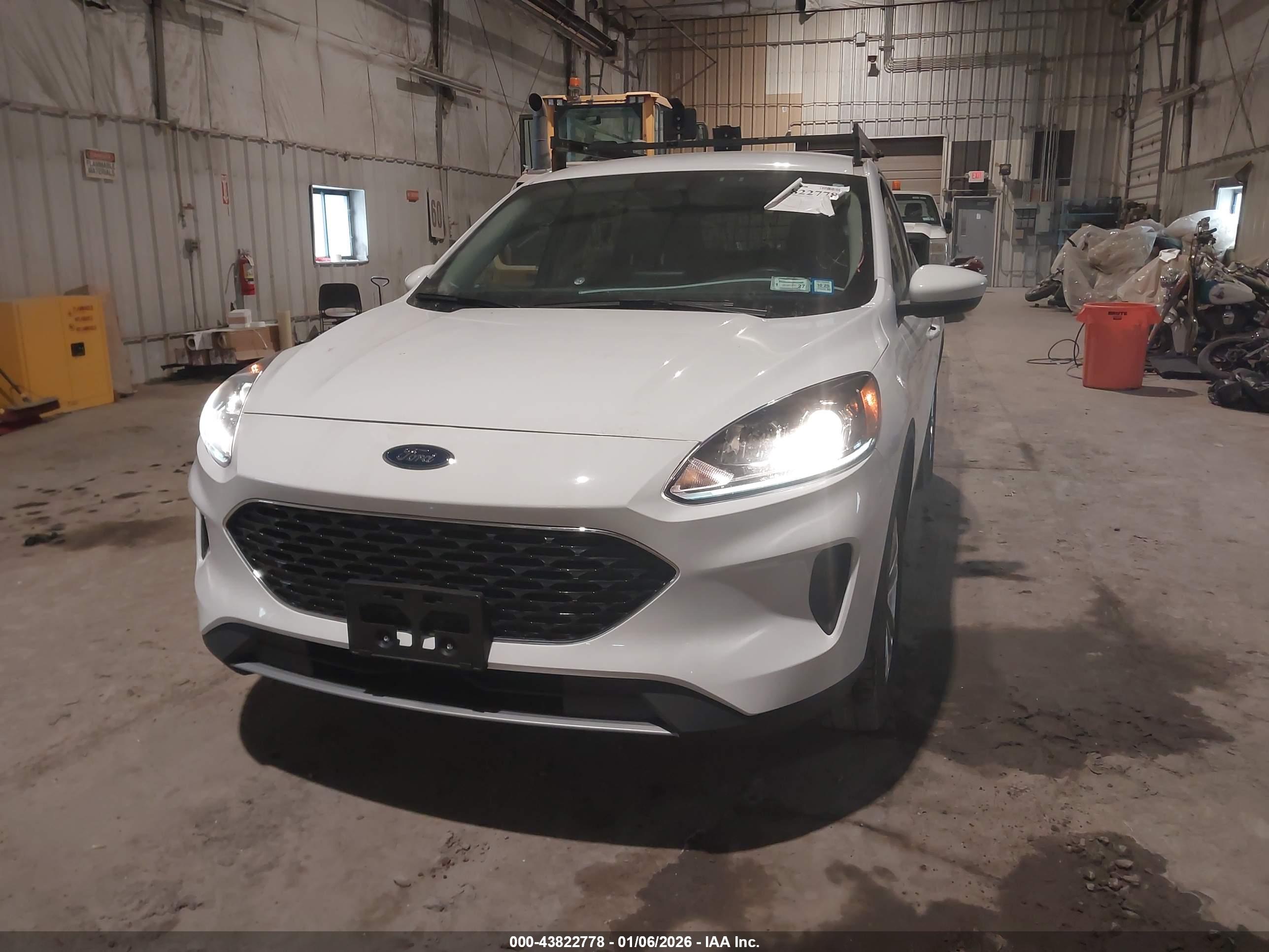 FORD ESCAPE image 6