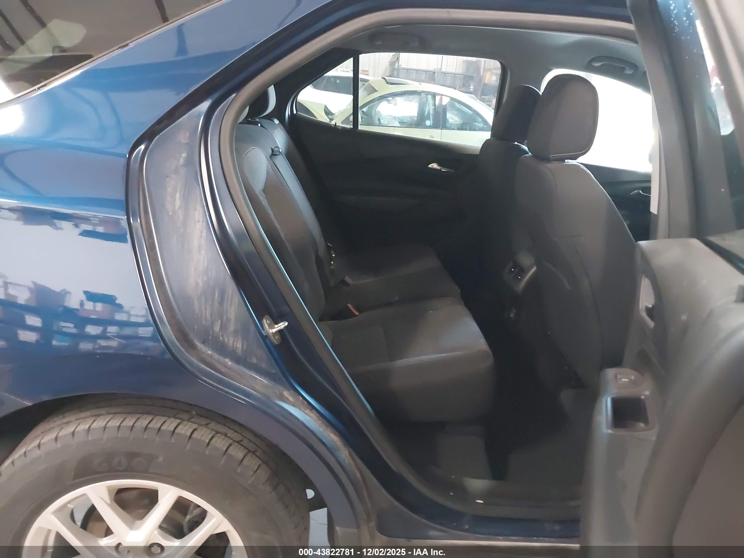 CHEVROLET EQUINOX image 8