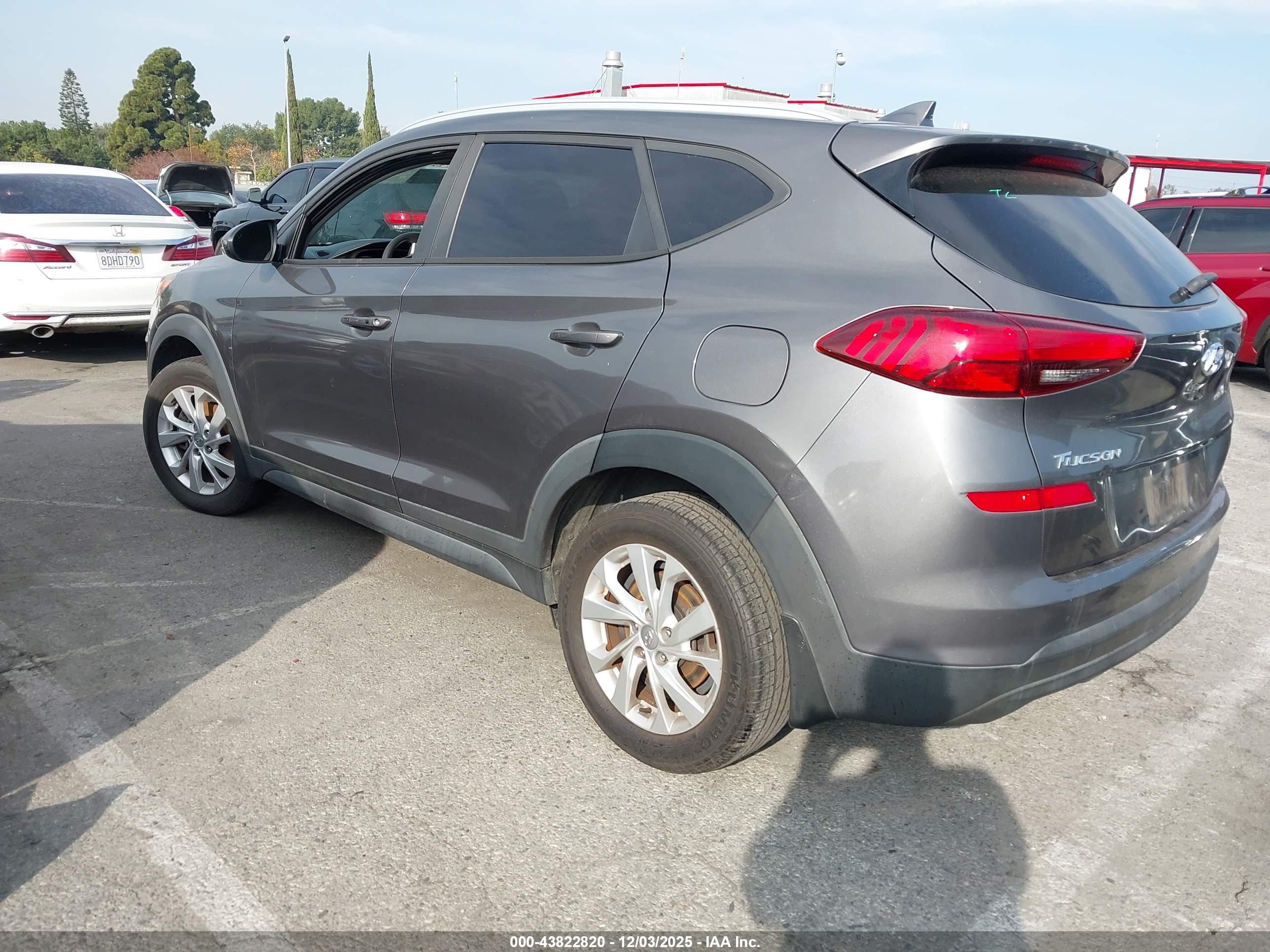 HYUNDAI TUCSON image 3
