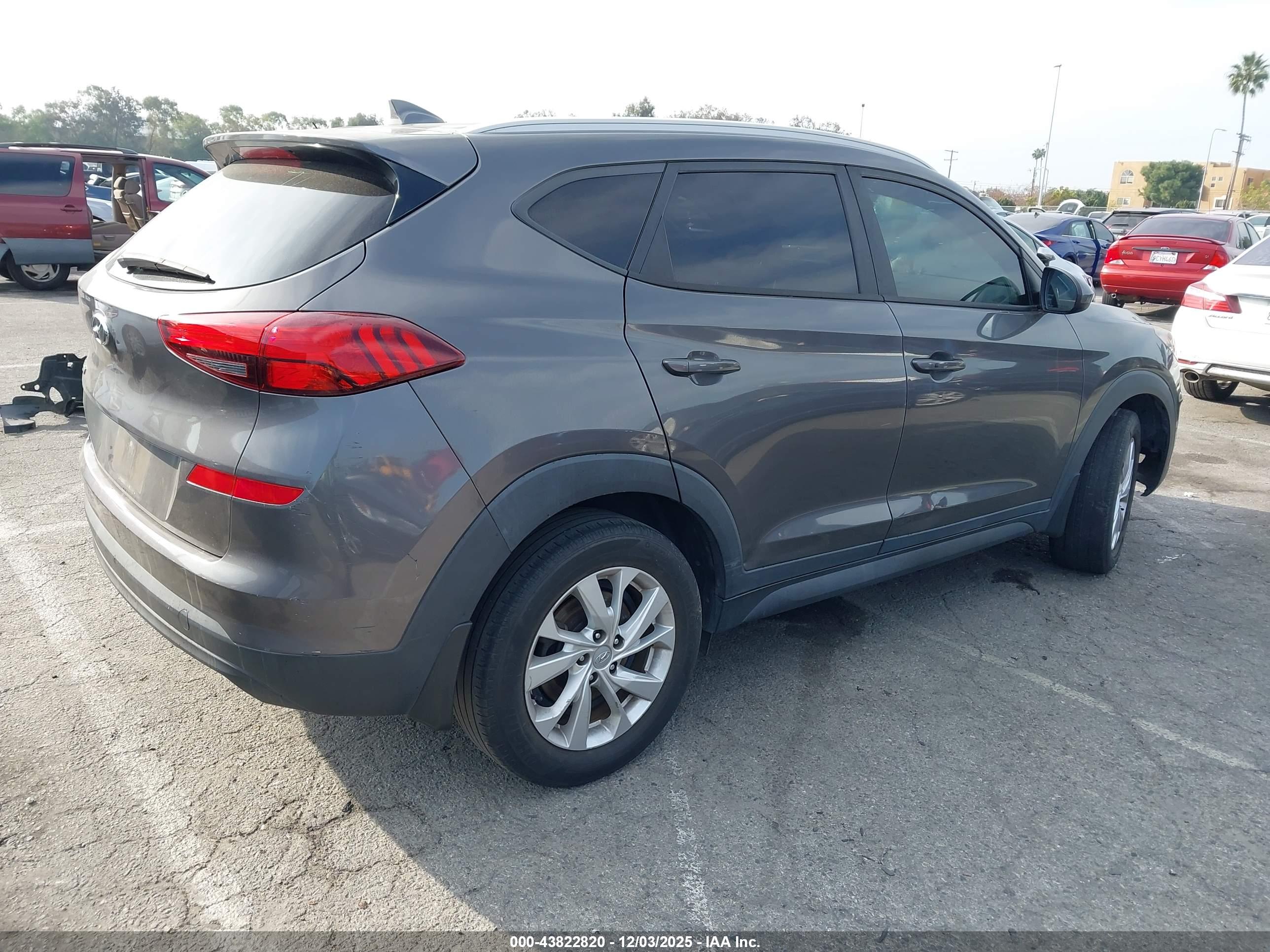 HYUNDAI TUCSON image 4