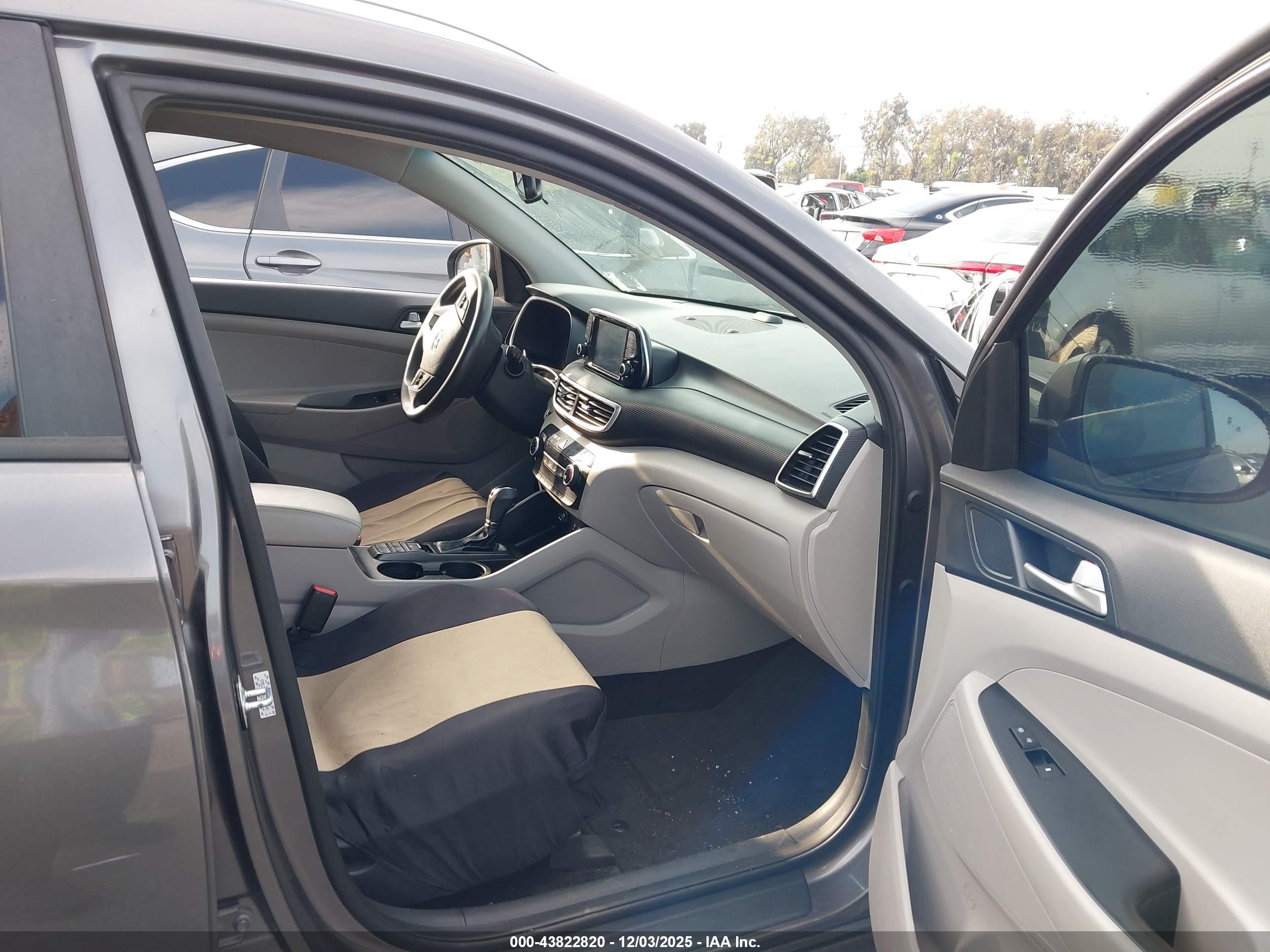 HYUNDAI TUCSON image 5