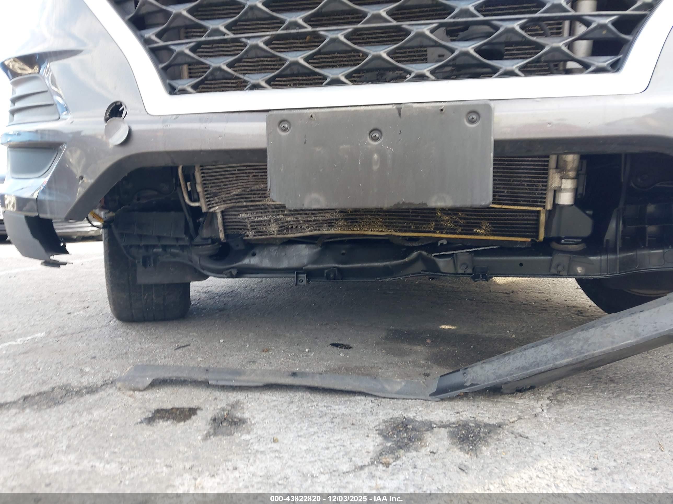 HYUNDAI TUCSON image 6