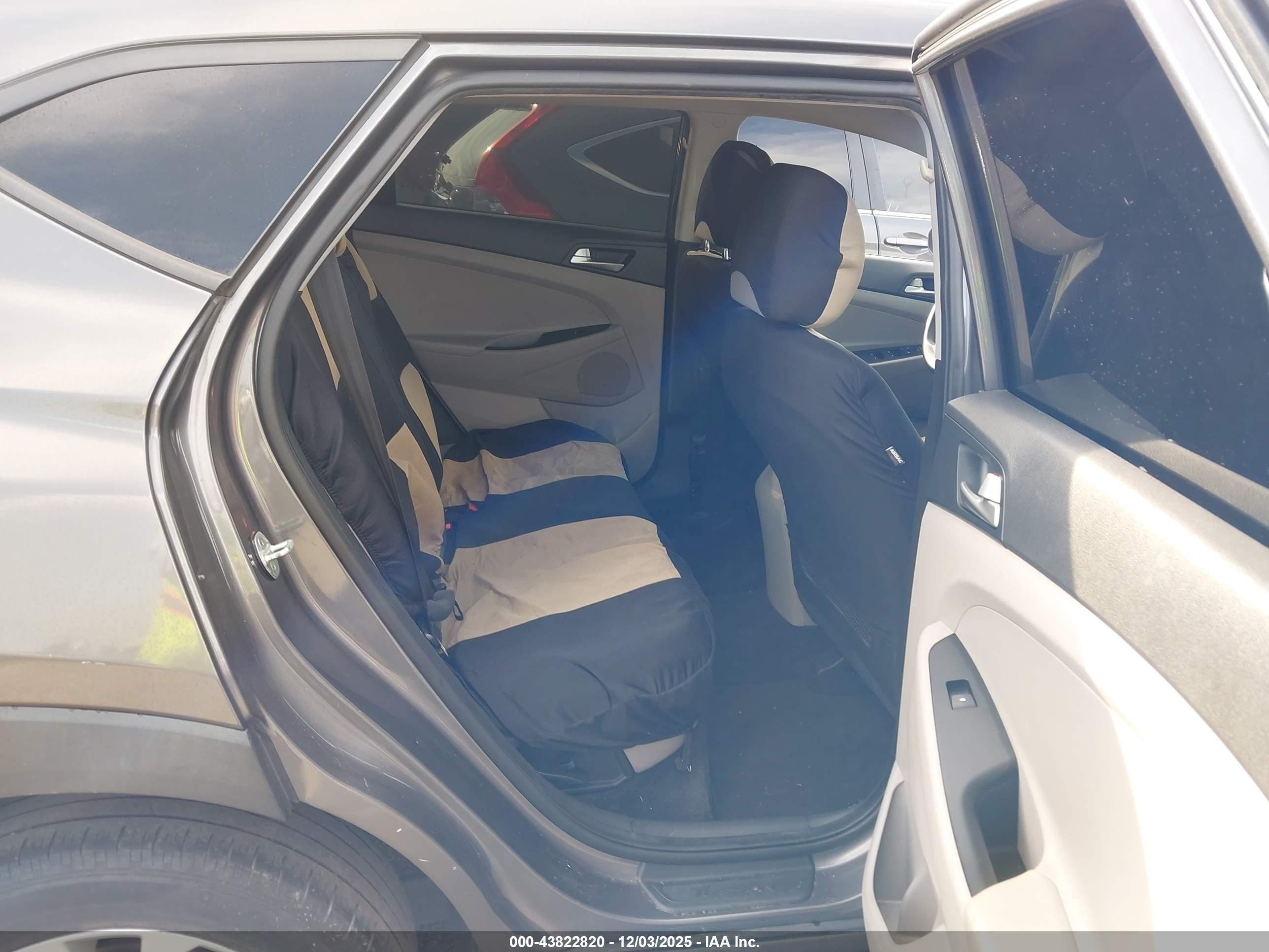 HYUNDAI TUCSON image 8