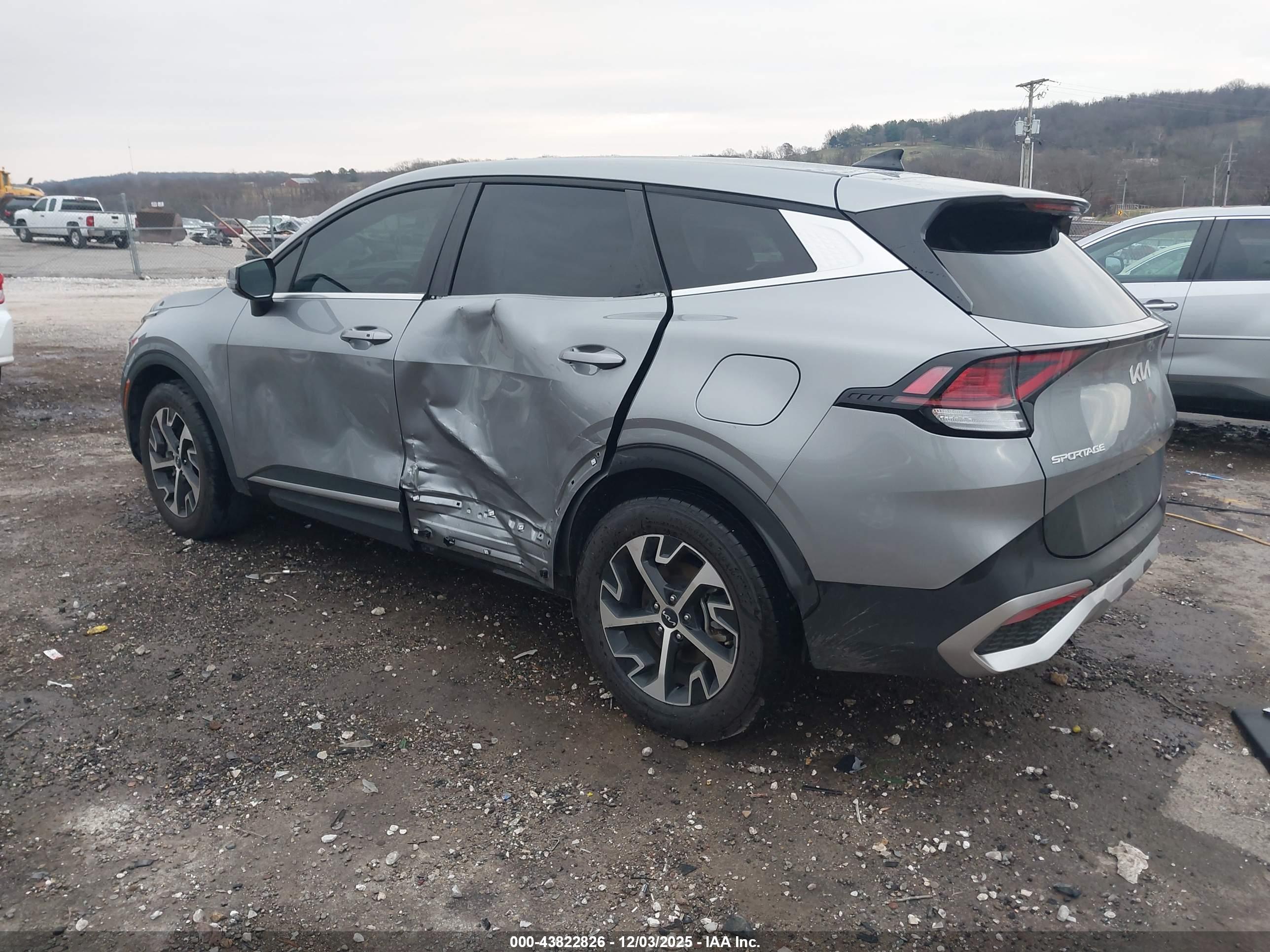 KIA SPORTAGE image 3