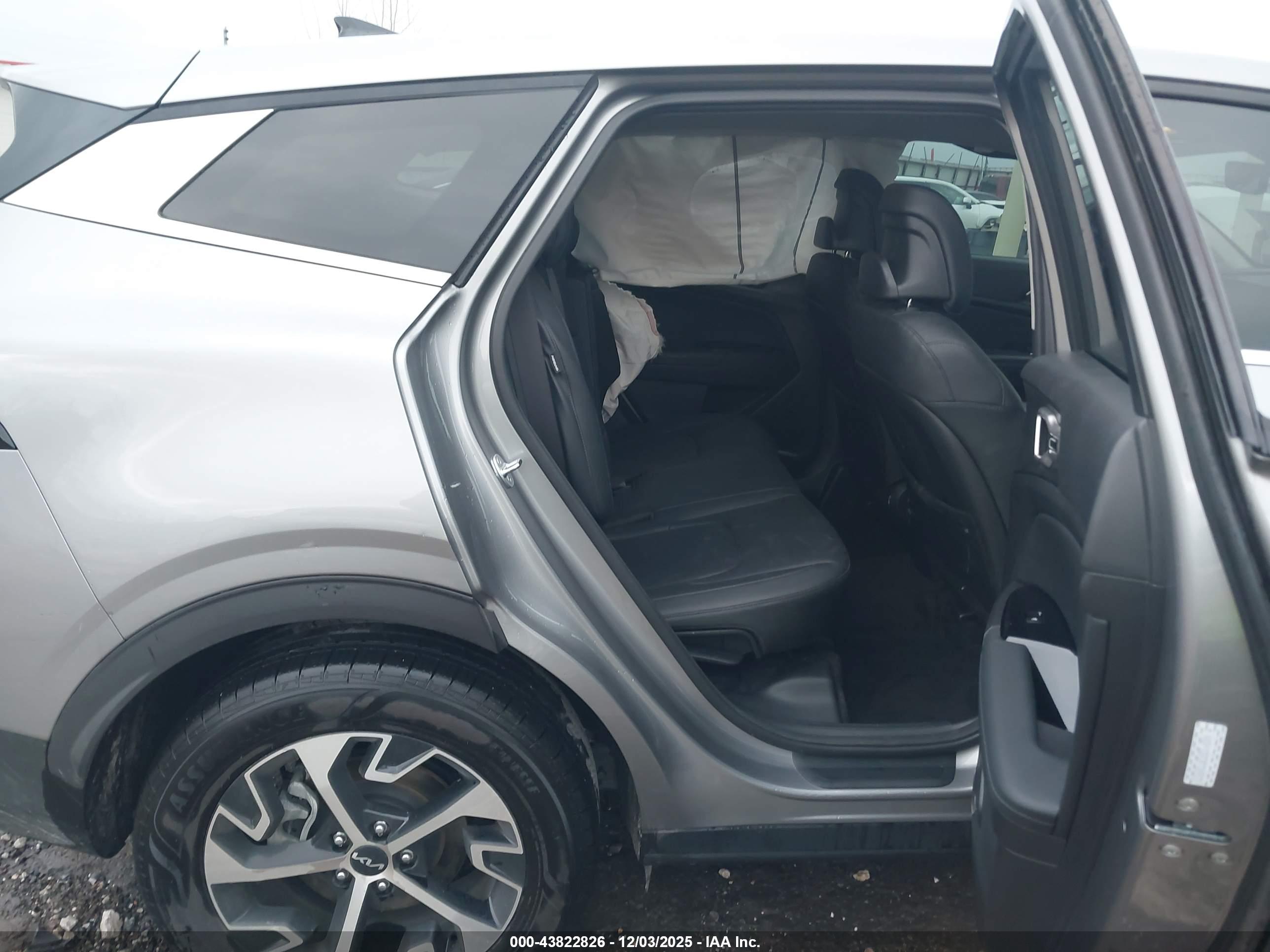 KIA SPORTAGE image 8