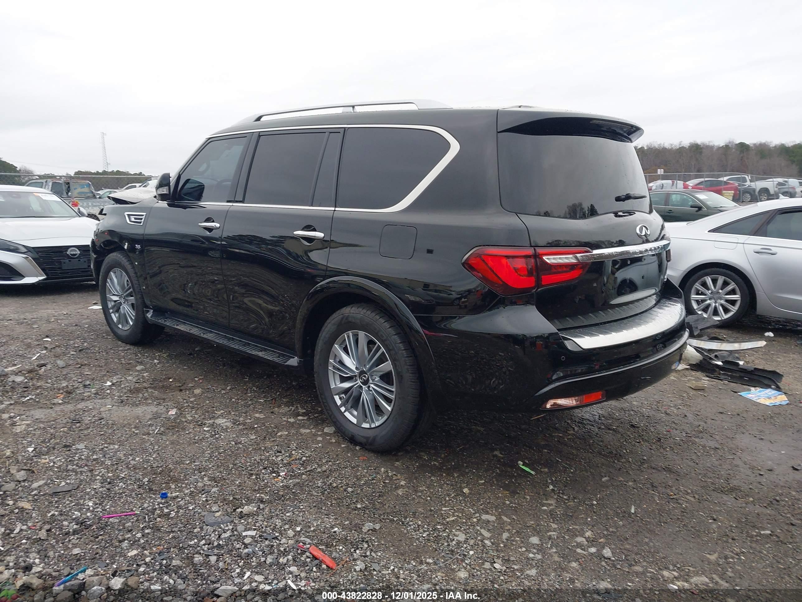 INFINITI QX80 image 3