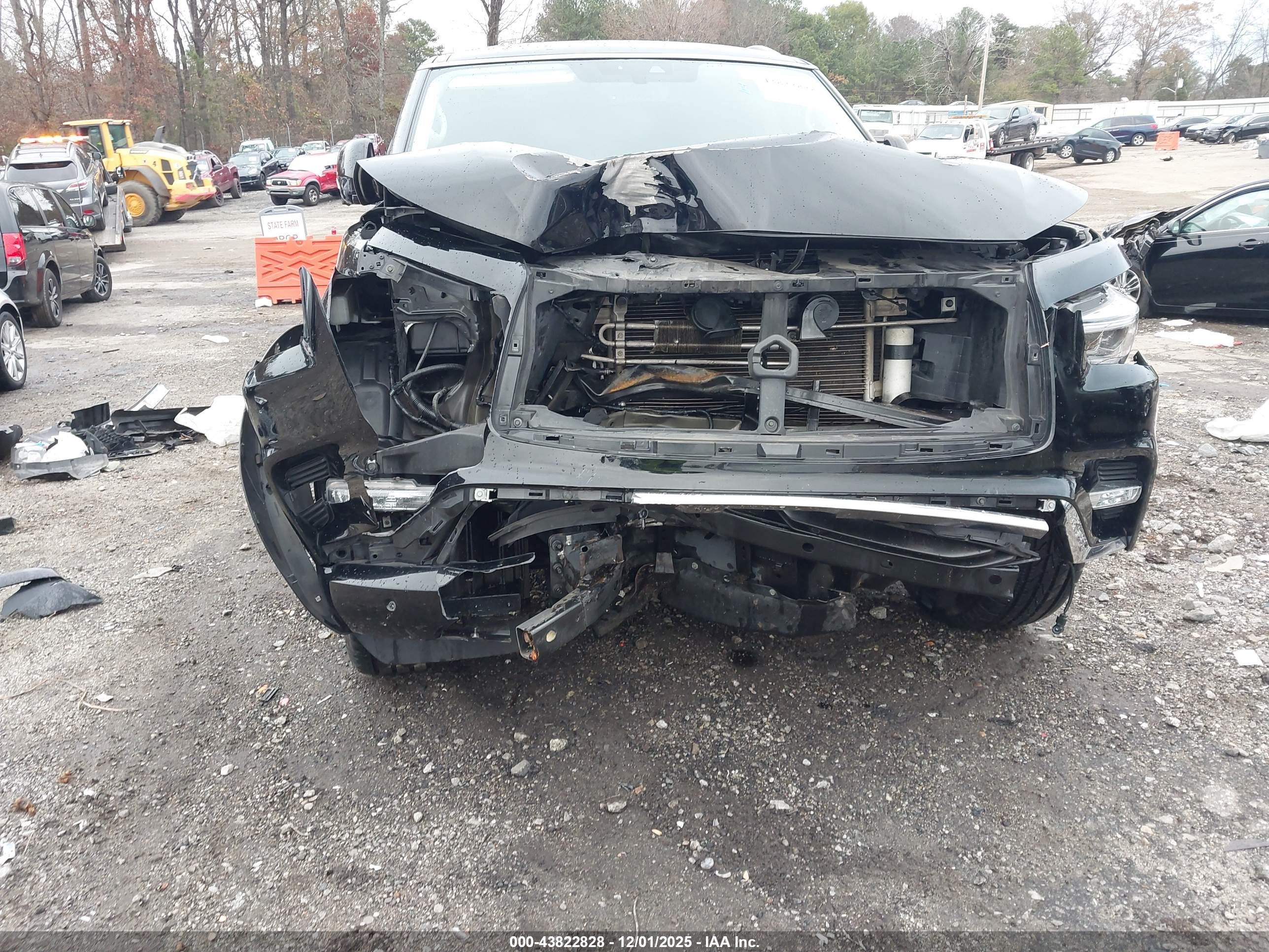 INFINITI QX80 image 6