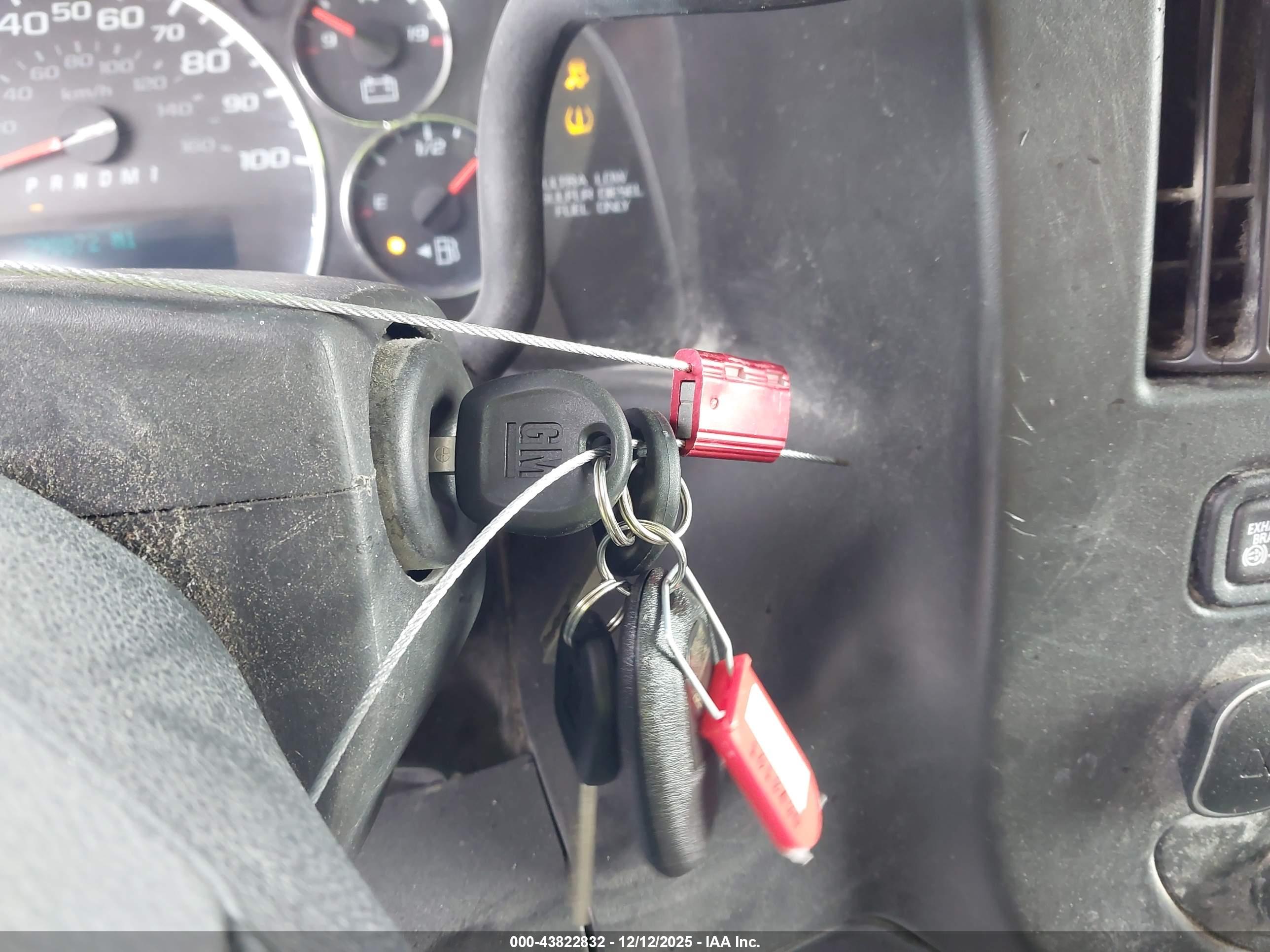 CHEVROLET EXPRESS image 11