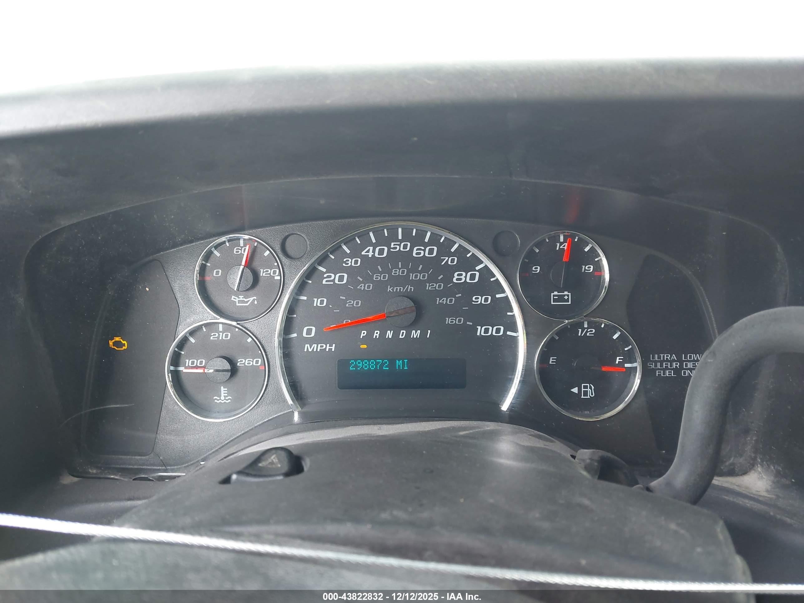 CHEVROLET EXPRESS image 7