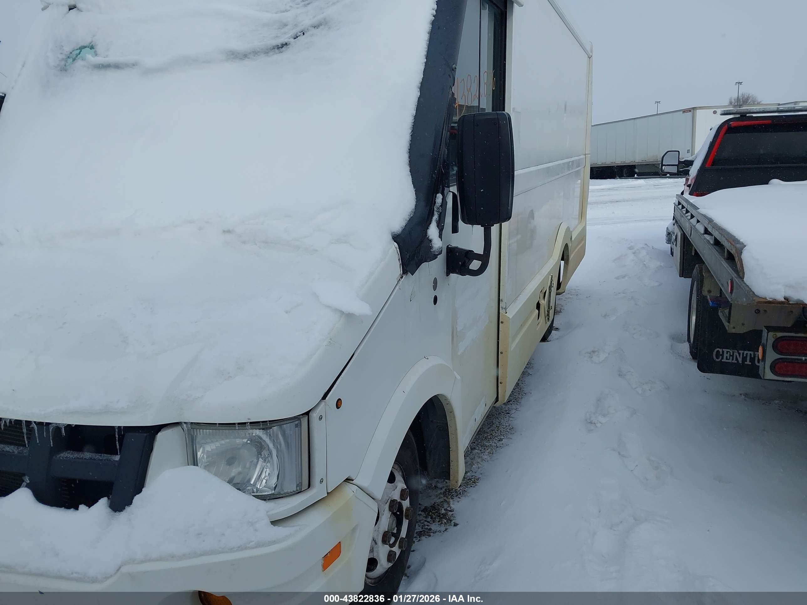 ISUZU COMMERCIAL image 2