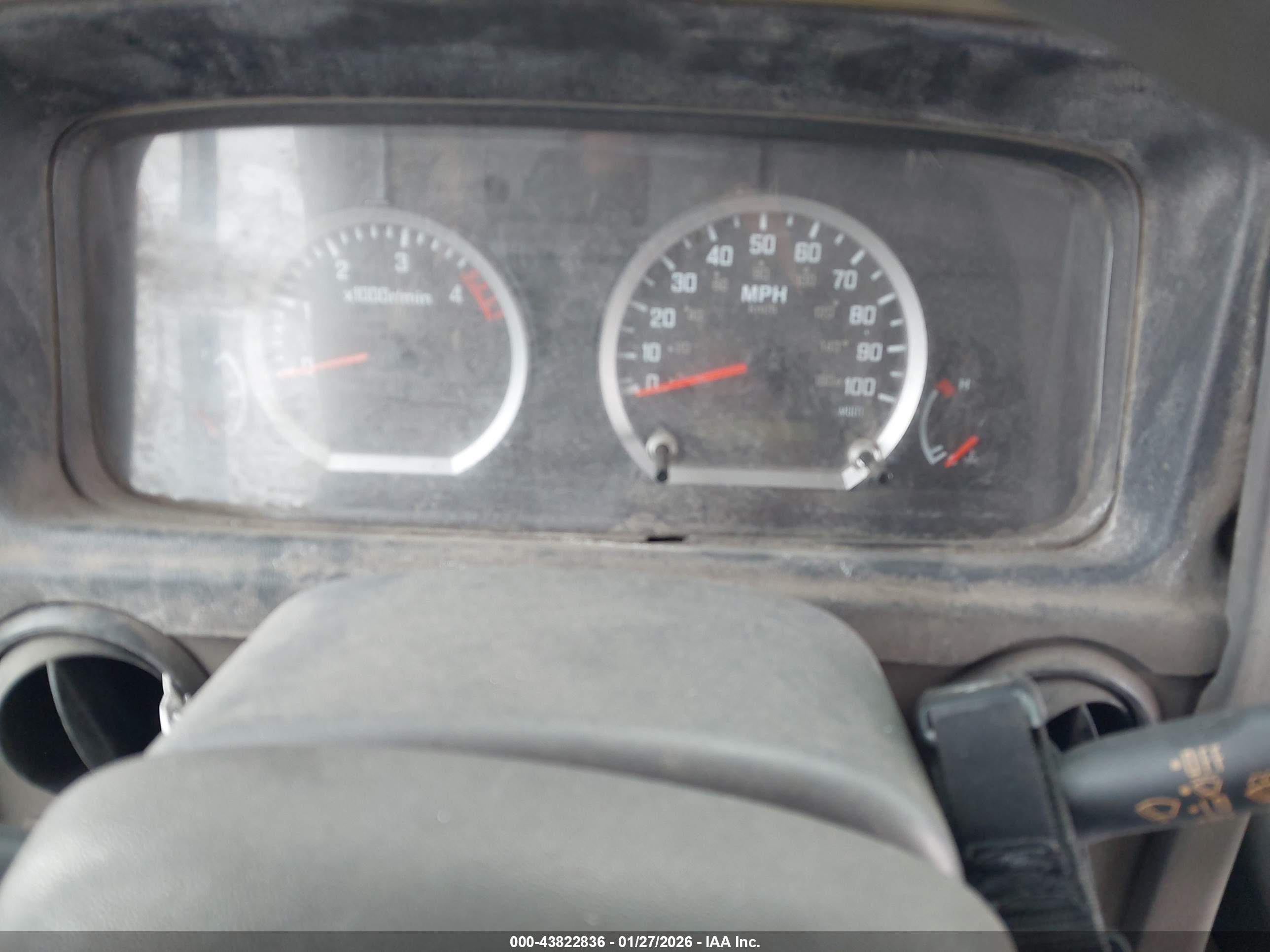 ISUZU COMMERCIAL image 6