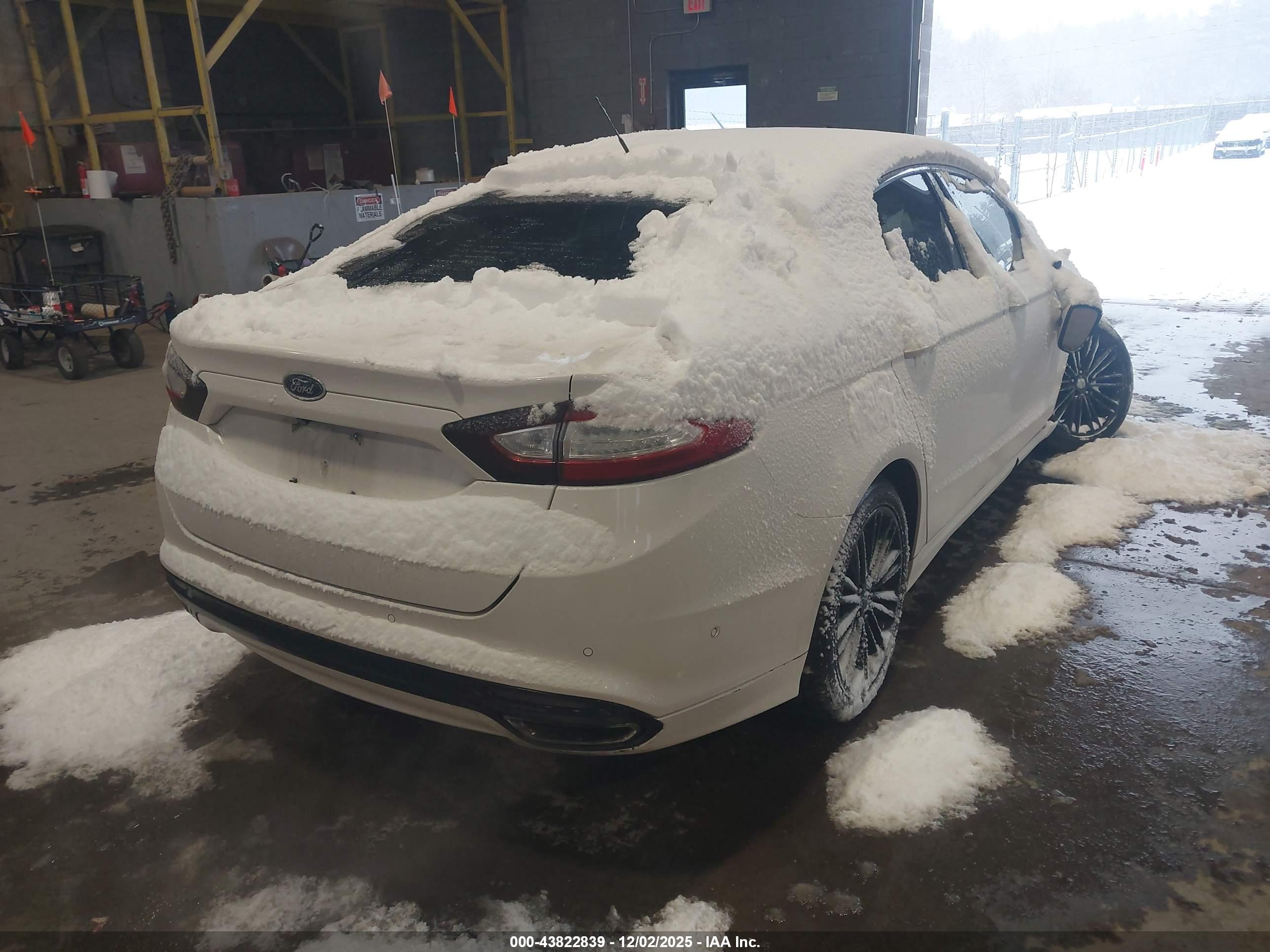 FORD FUSION image 4