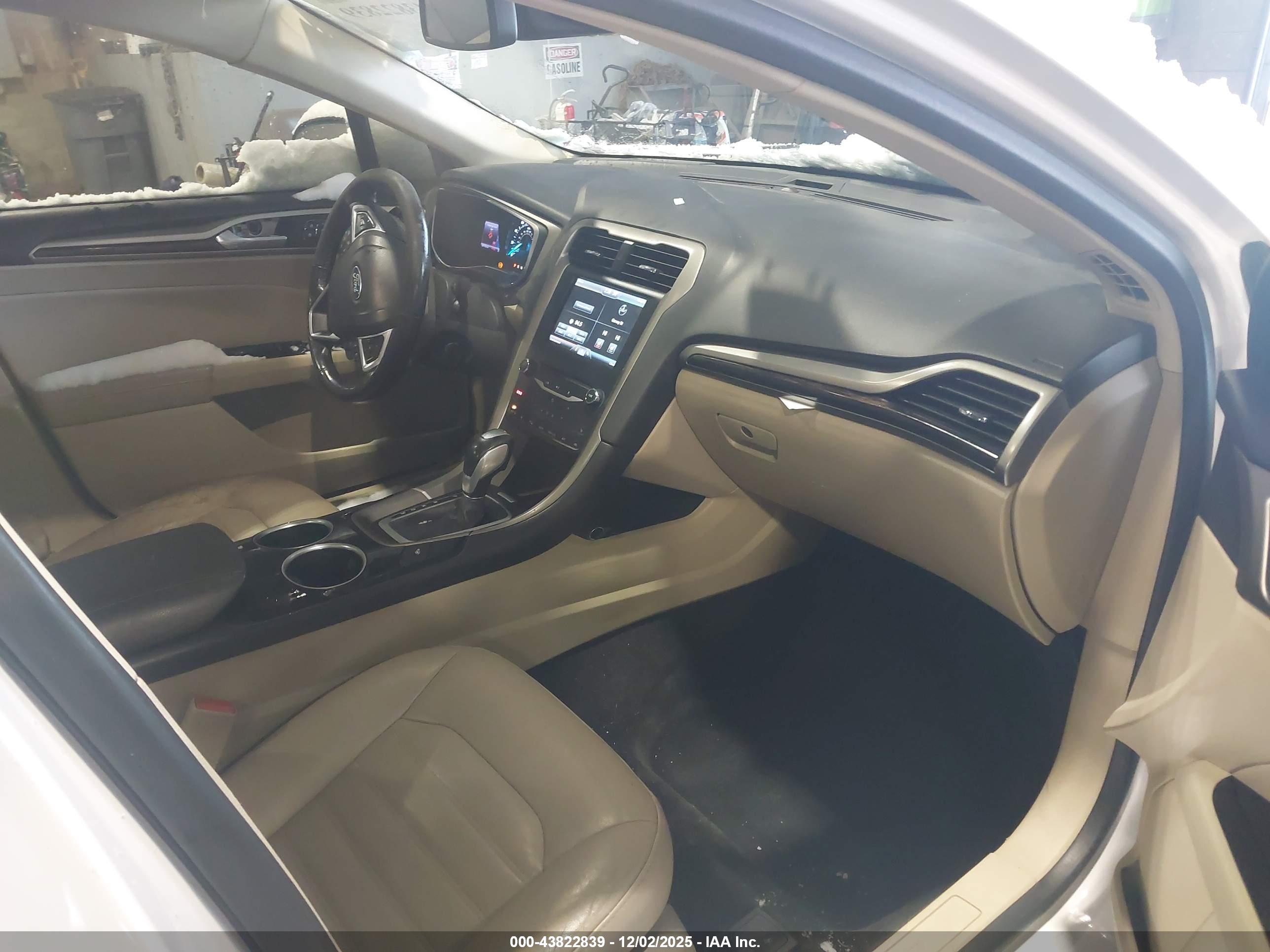 FORD FUSION image 5